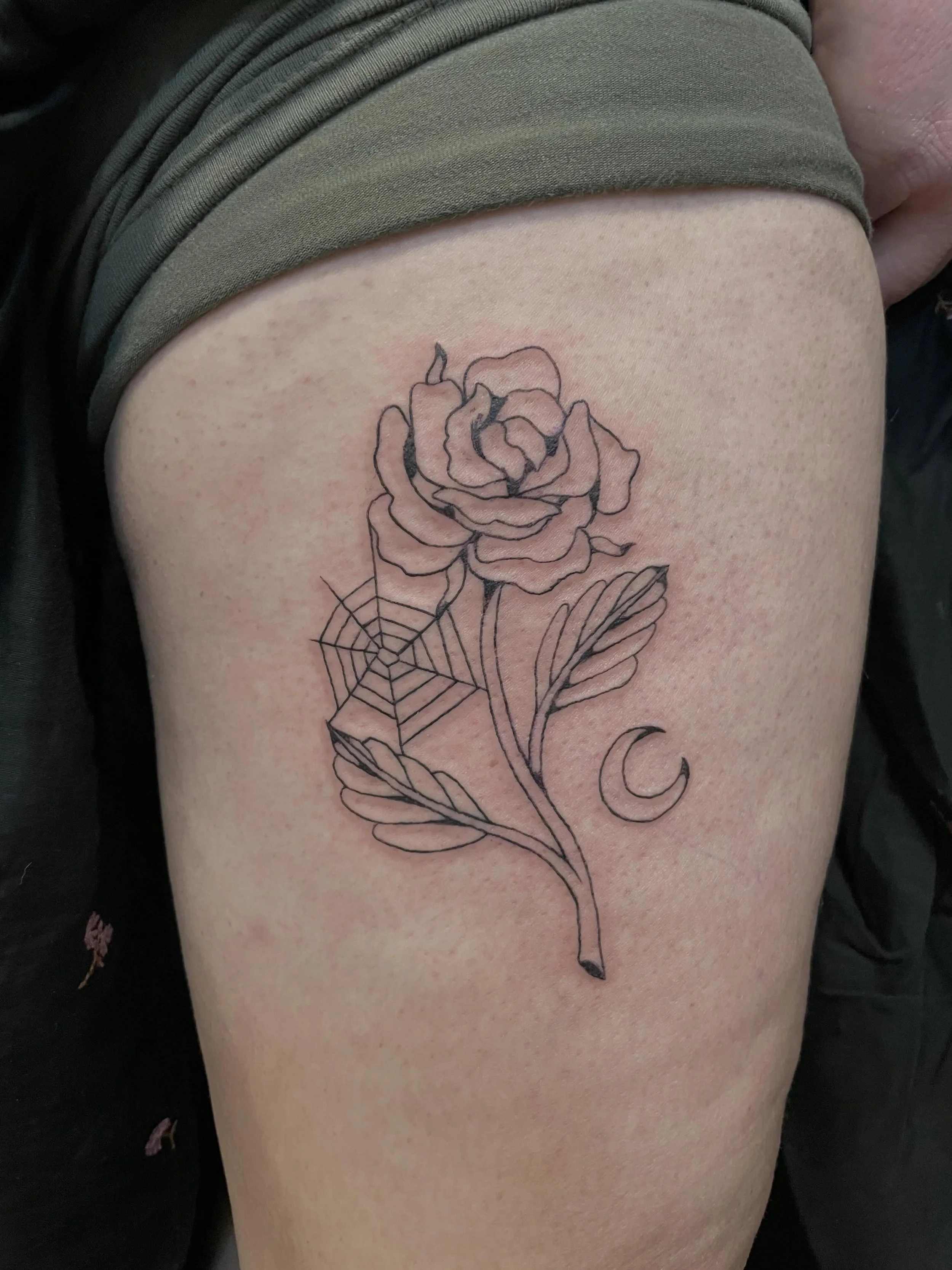 rose with spider web in the moonlight from my flash for Lizzy💖💖💖 tysm!
.
.
.
.
.
.
#milwaukeetattoo #midwesttattoo #rosetattoo #floraltattoos #wisconsintattooartist
