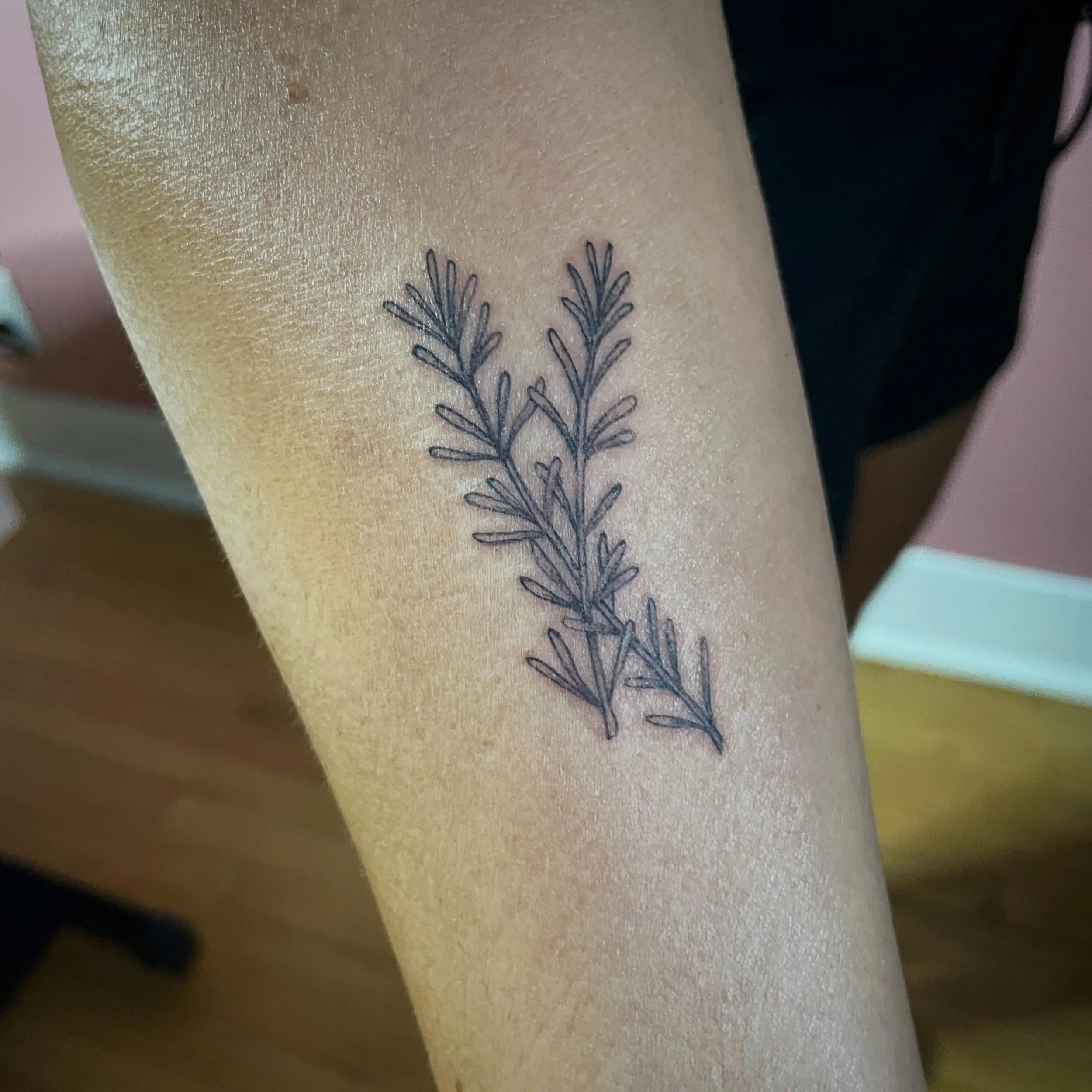 rosemary, lyrics, and signature for two sweet sisters 💖 ty yvette and melissa 💖
.
.
.
.
#finelinetattooartist #milwaukeetattoo #wisconsintattooartist
