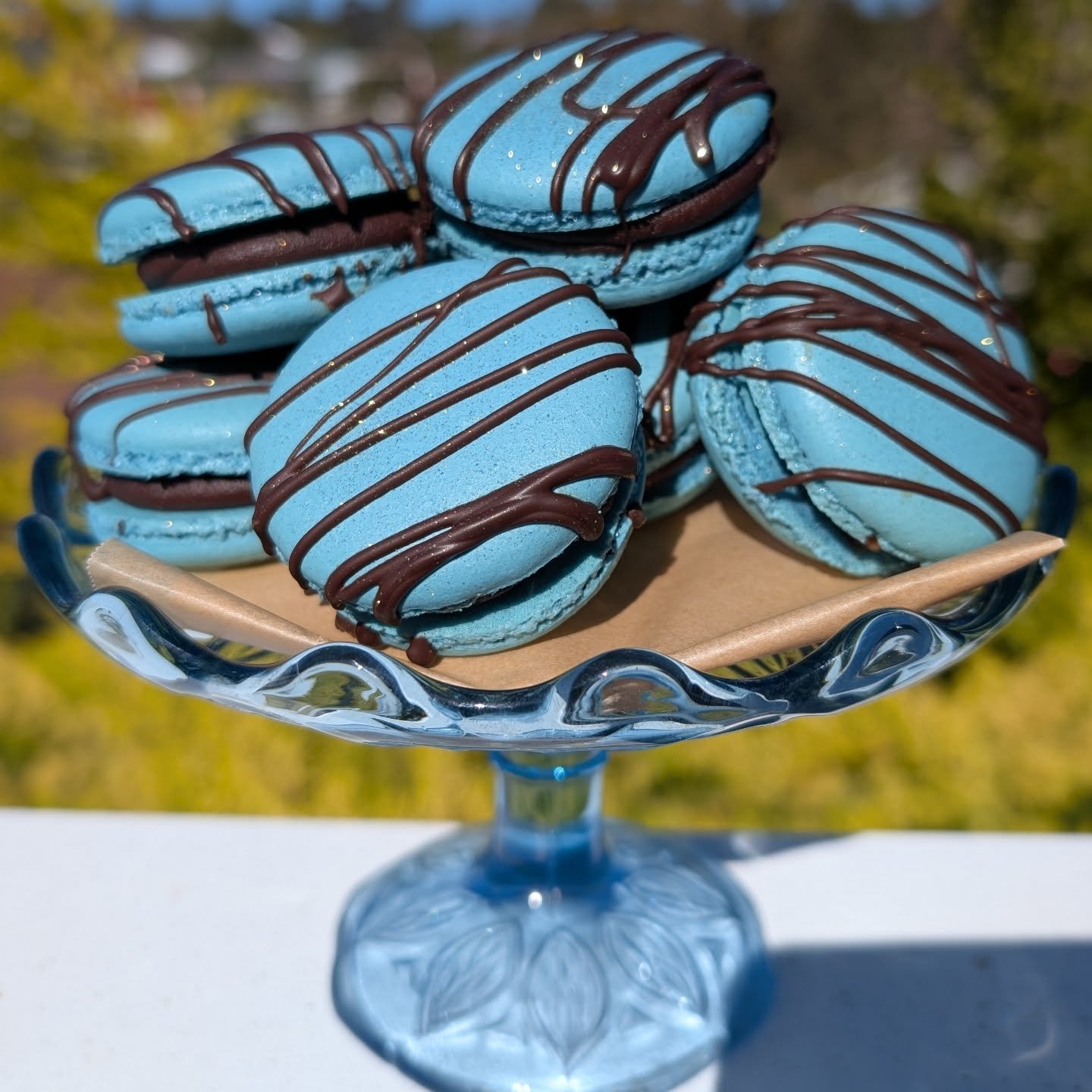 Blueberry and dark chocolate flavour.