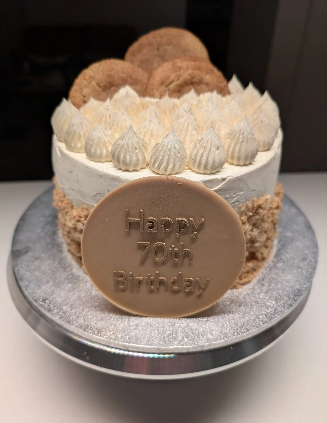 Hi everyone. I have a busy next few weeks with cake orders. I love baking, so that brings me so much joy! If you need a cake this year let me know a few weeks in advance to secure your spot 😁