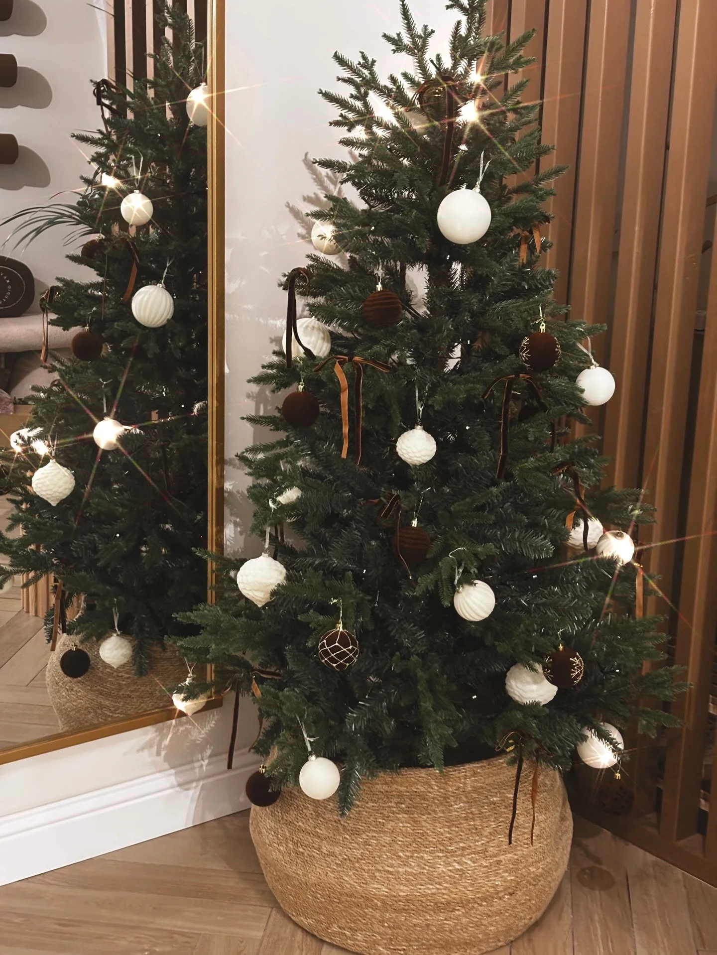 Merry Christmas, Kava community 🤎

Thank you for making this holiday season so incredibly special. Opening our Mat &amp; Barre studio just one month ago has brought so many new faces and so much new energy into our already amazing community.

We can