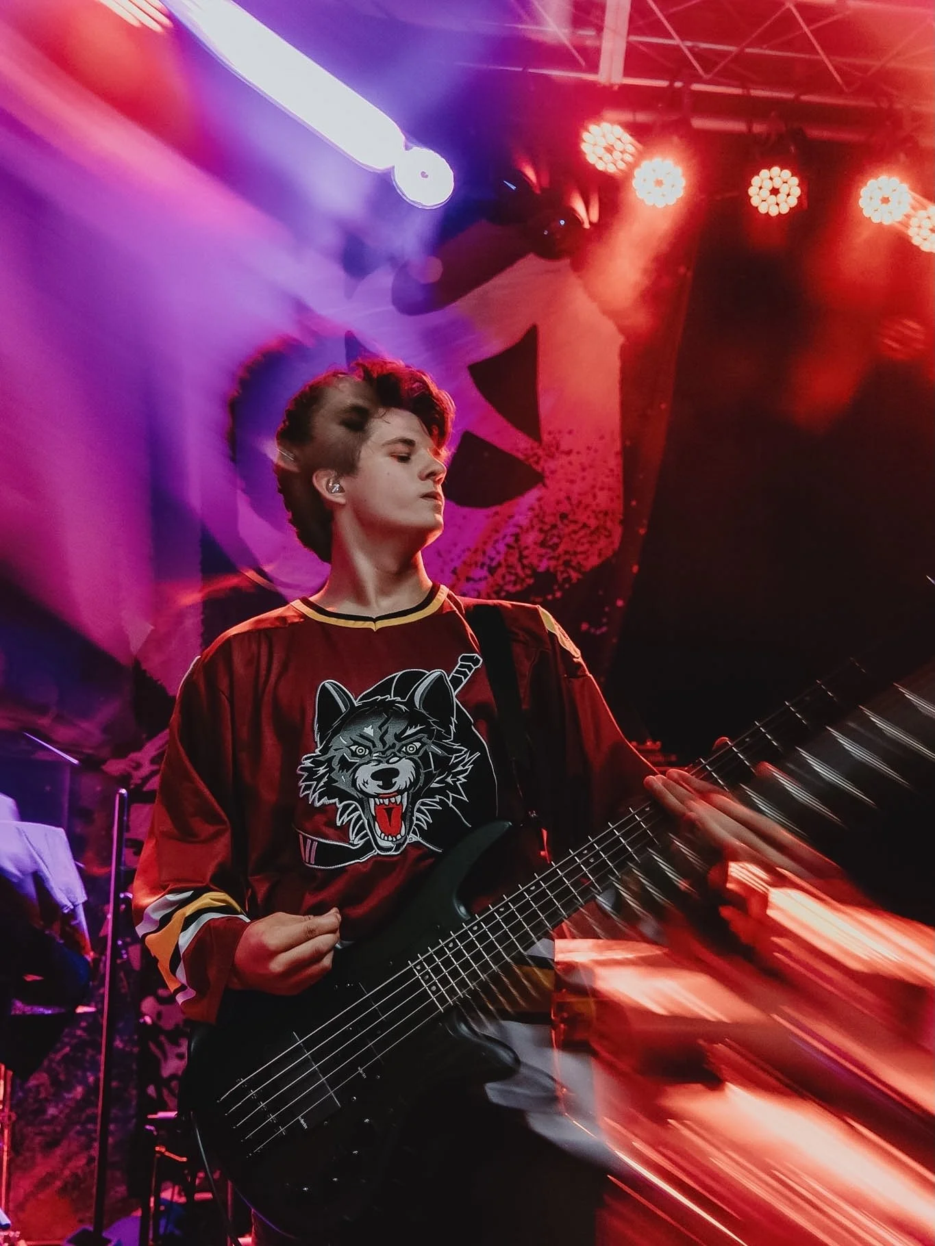 "i&rsquo;m lost and the darkness knows my name"
We came out swinging! Thanks for that madtown! Shout out to @jrkaiser_ for filling in for Jeremy while he recovers from a back injury! 
Shout outs to @vannaband @dakotathebandofficial for bein