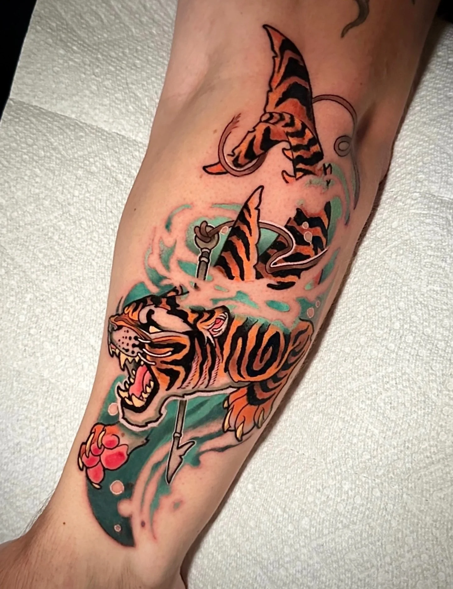 TIGER SHARK 🐯🦈 
.
.
.
MY BOOKS ARE OPEN FOR NOVEMBER - JANUARY -&gt; DM me or fill put the Inquiry form in my bio ✨ 
.
Also psa this is two photos I attempted to line up as best as possible to show the full design since it wraps 😬