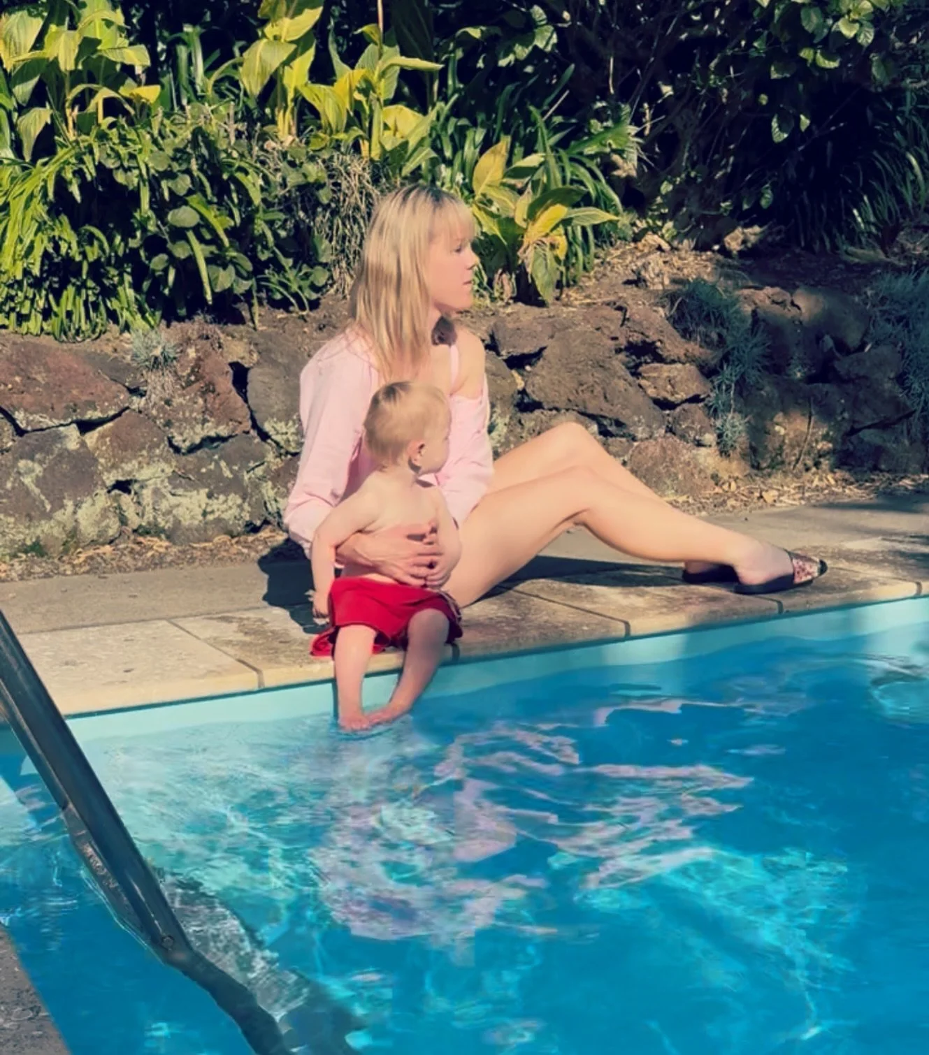 Long weekend mix and matching poolside β€οΈπ
.
.
.
.
.
#SwimwearLaunch #SummerReady #holidayready #winterescape #tropicalholiday #holidayvibes
#SwimwearGoals
#MumAndMiniStyle
#TwinsiesSwimwear
#MiniMeSwim
#FamilyBeachStyle&n