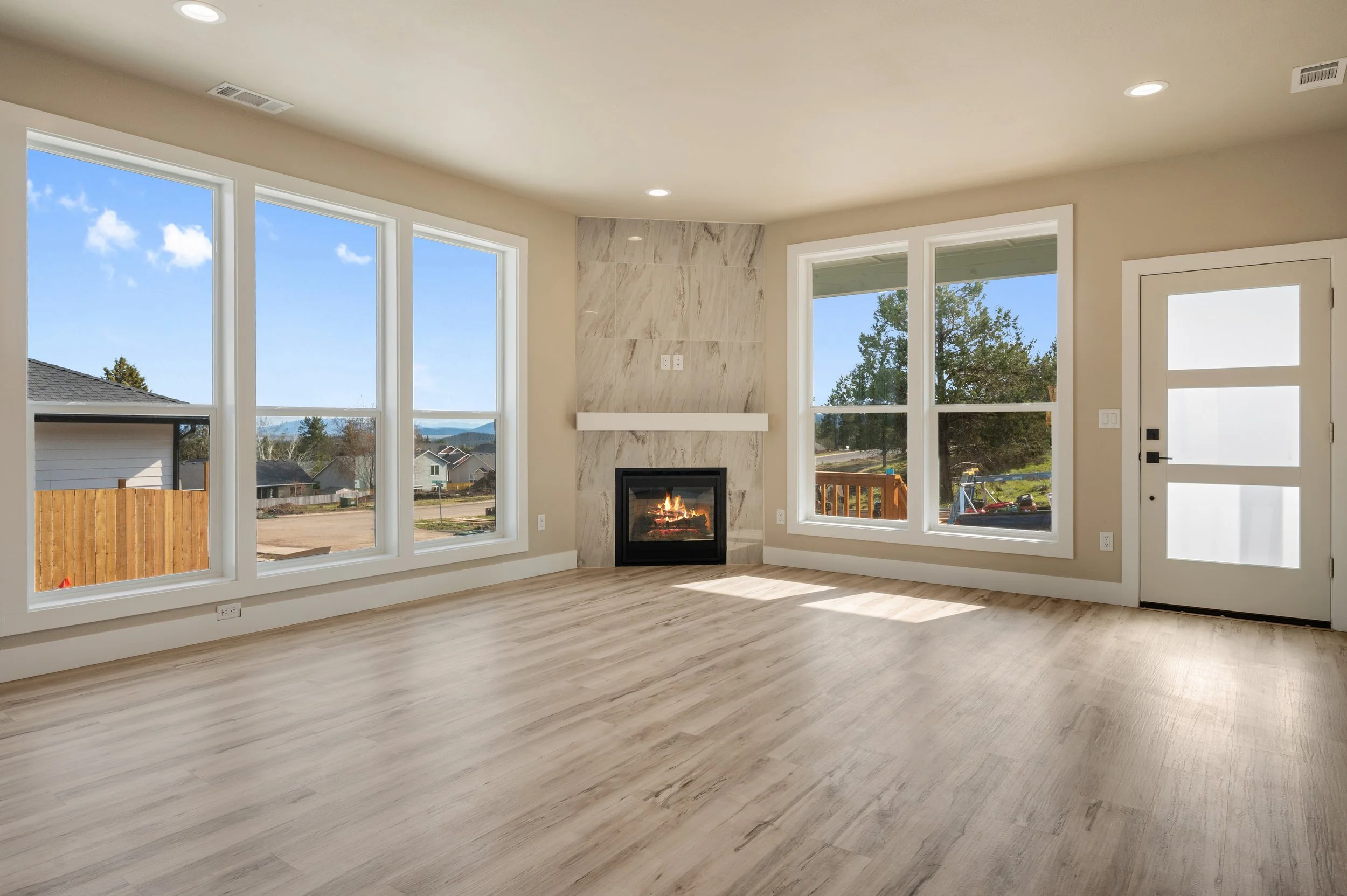 living room 2_1125sf_RealSavi_KlamathFalls_newbuild.jpg