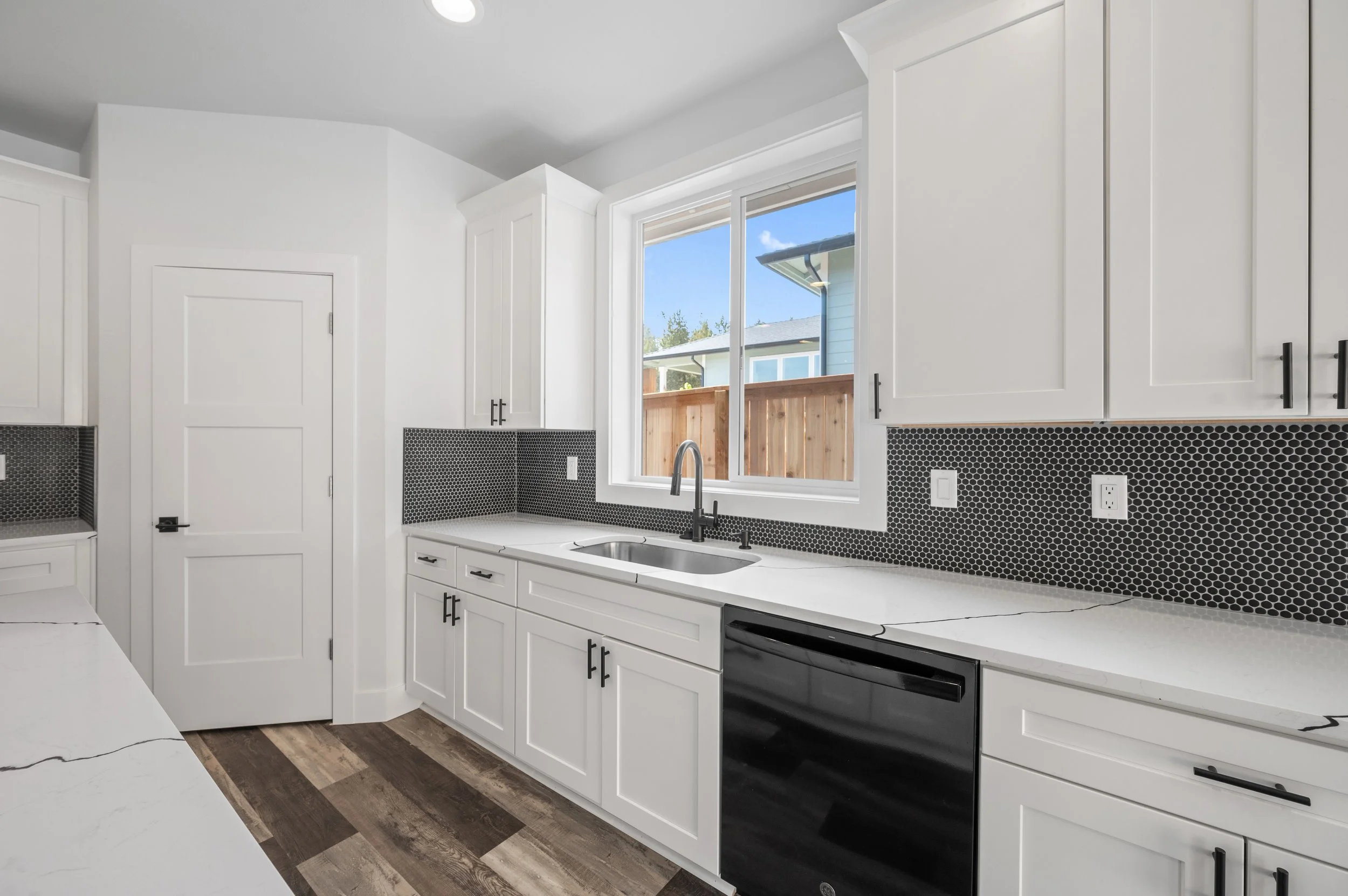 kitchen 5_1710sf_RealSavi_KlamathFalls_newbuild.jpg