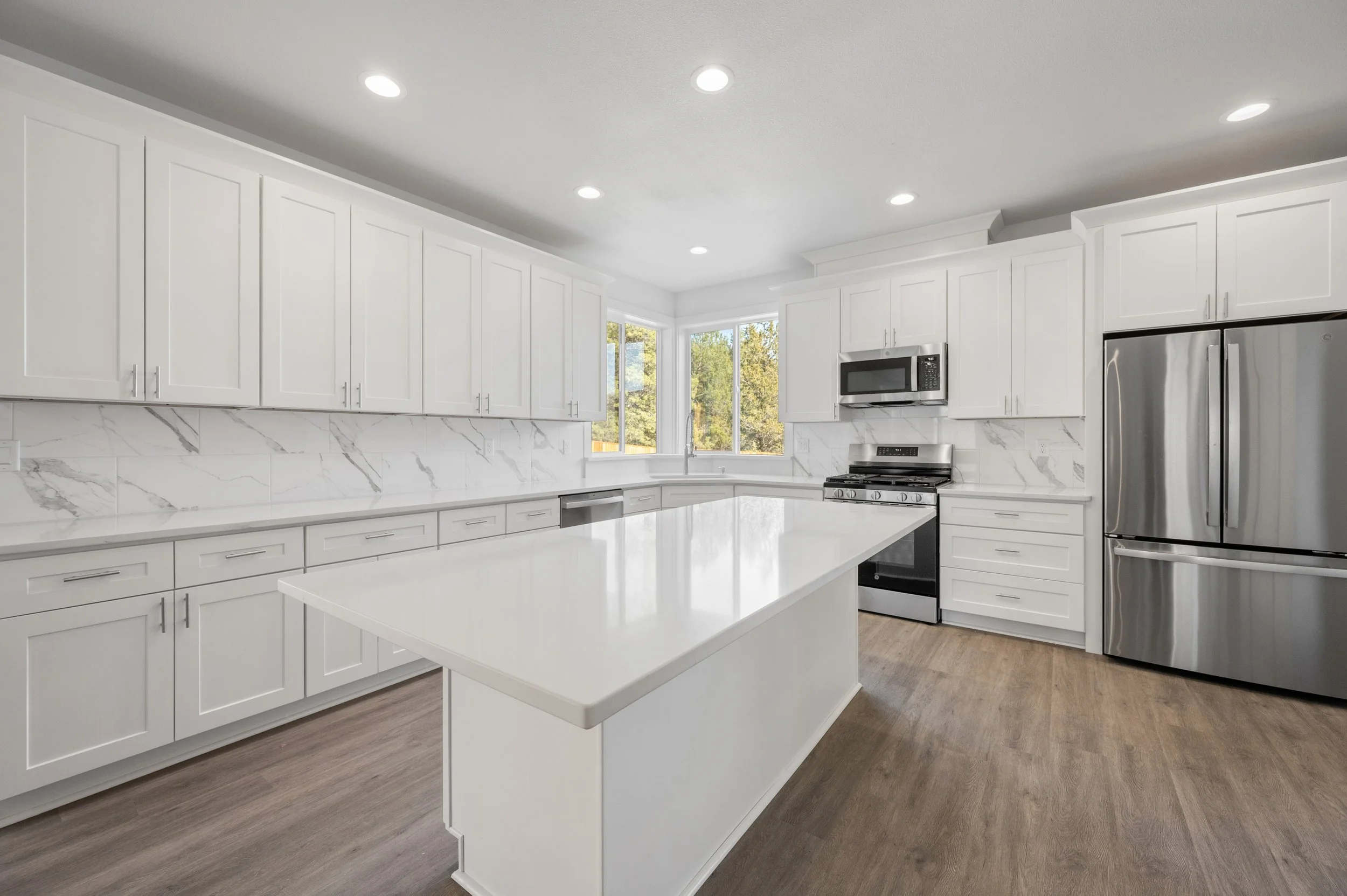kitchen 3_2450sf_RealSavi_KlamathFalls_newbuild.jpg