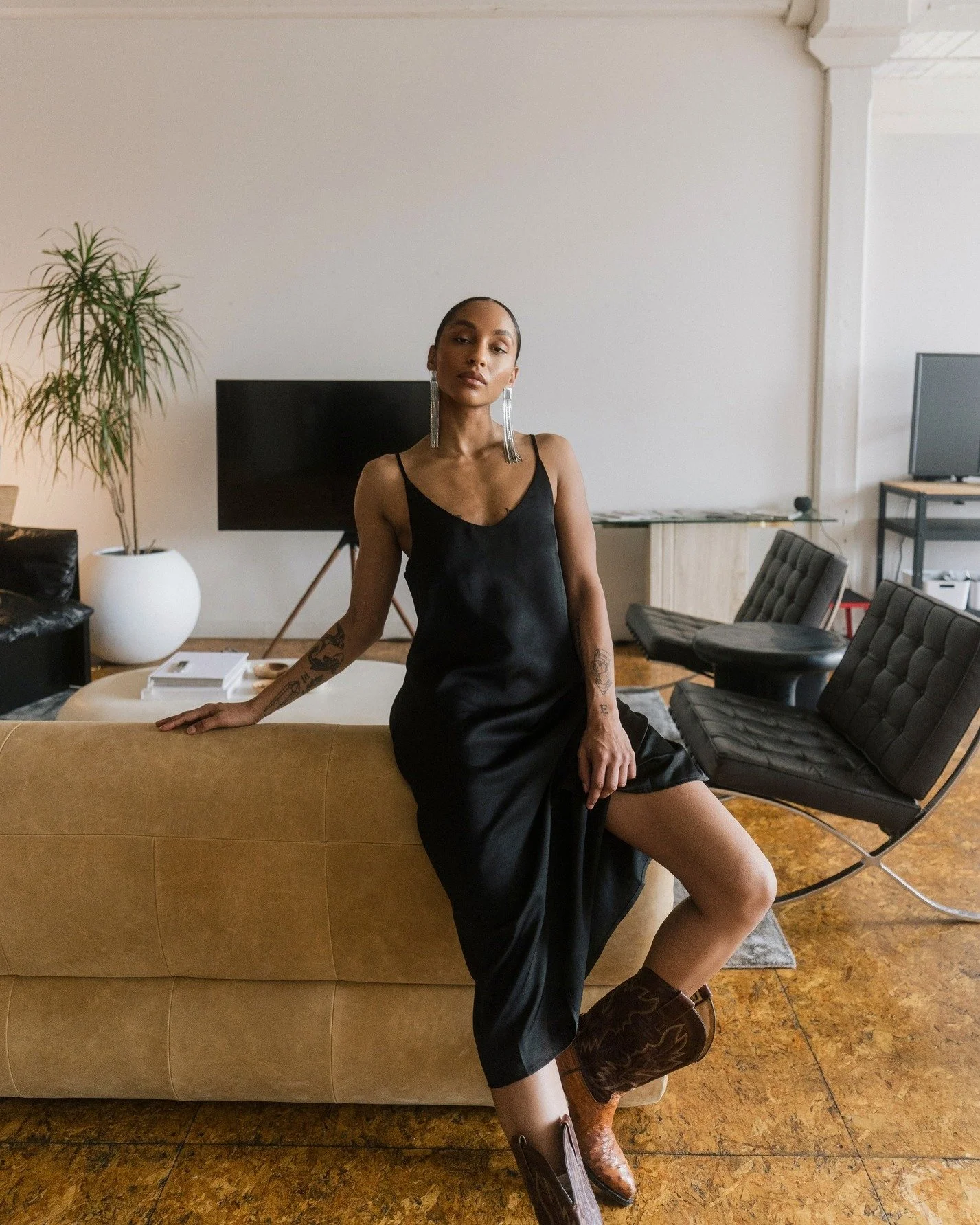 Vibes at Loft 305✨

Photographer: @alejandrotakesphotoss 
Model: @chloealexandraxo 

#madeinpeerspace #ContentCreators #SeattleCreators #Peerspace #SeattlePhotoStudios #LightingTips #ProductionTips #SeattlePhotographers #SeattleVideographers #Photogr