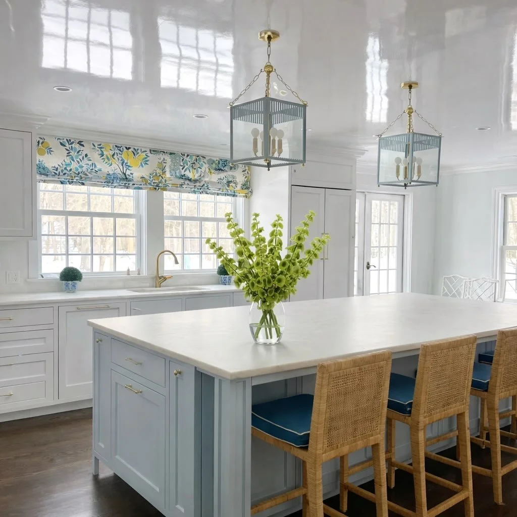 Daylight Savings starts Sunday! Let this kitchen get you excited about lighter longer days! #glossycwiling #brightwhitekitchens #classicinteriors #whitekitchens #schumacher