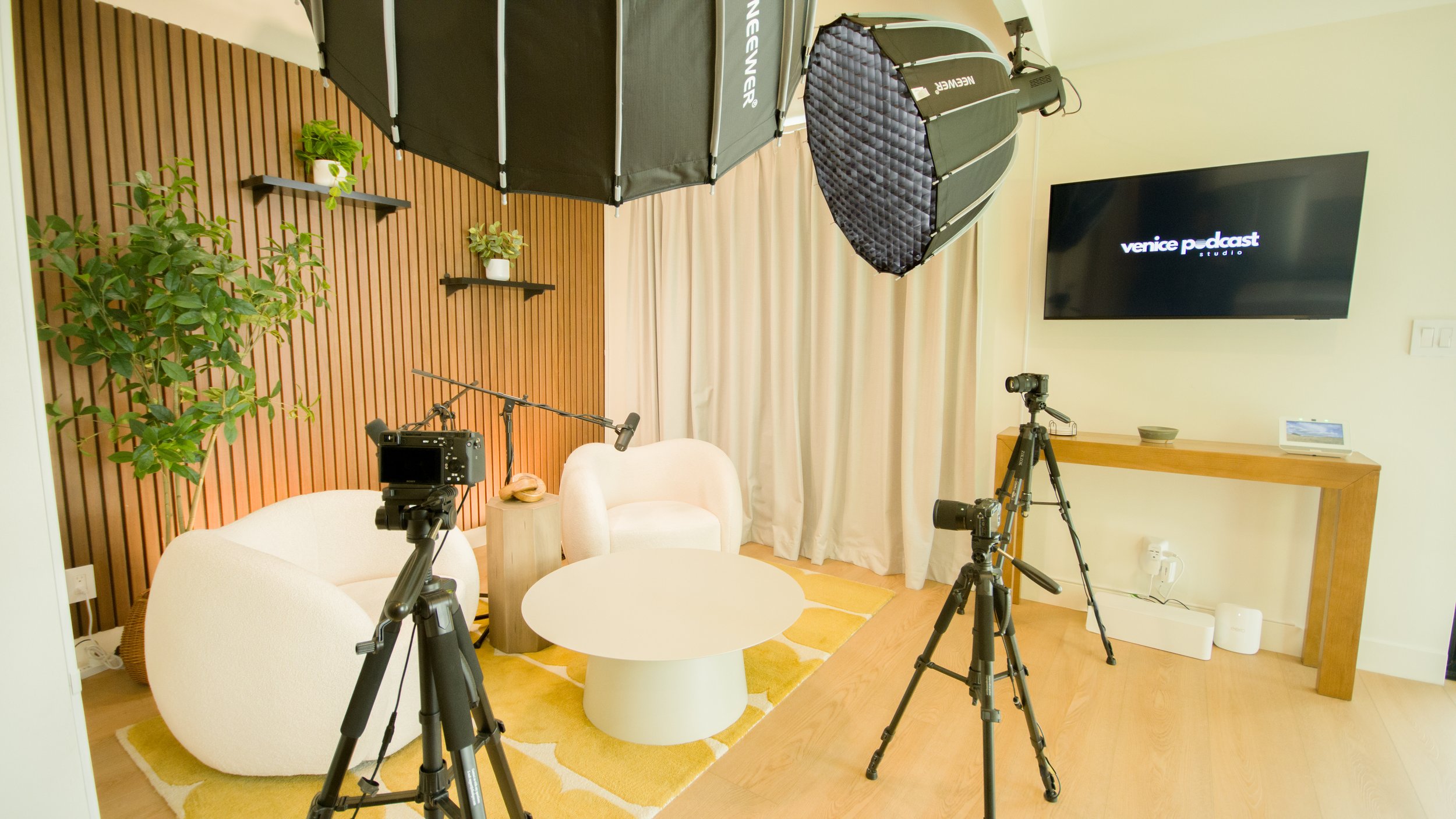 VenicePodcastStudio-3.jpg