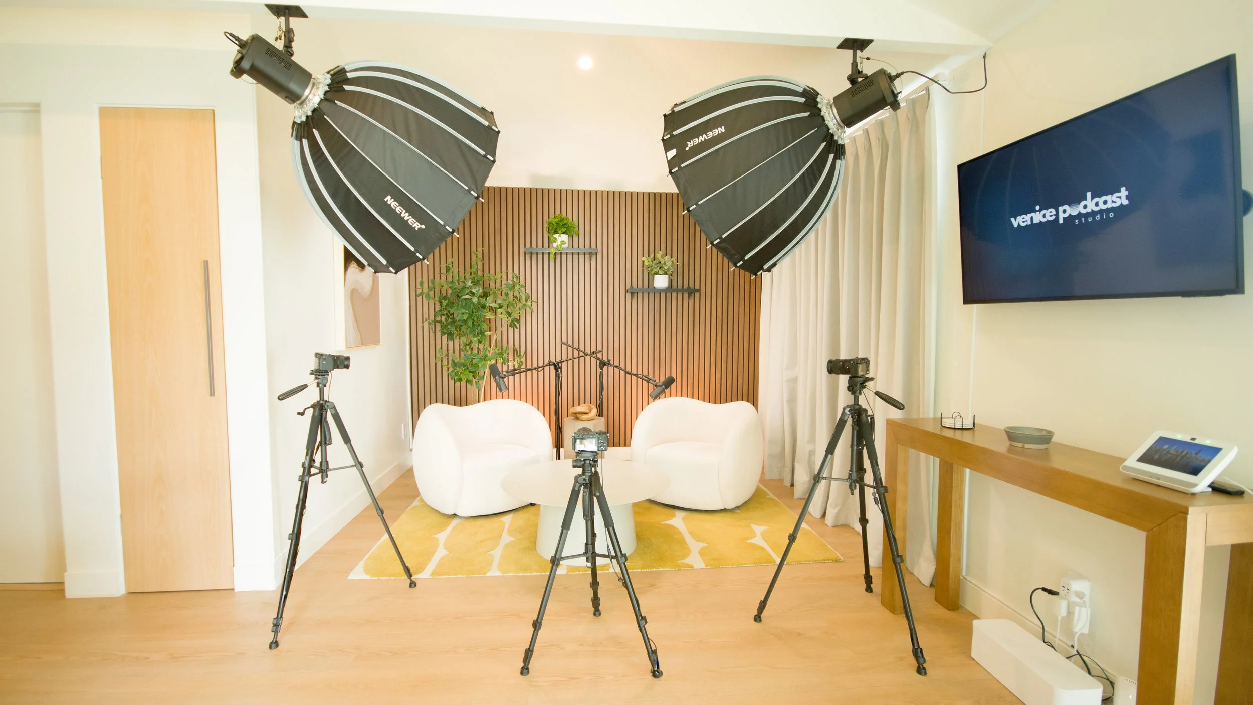VenicePodcastStudio-2.jpg