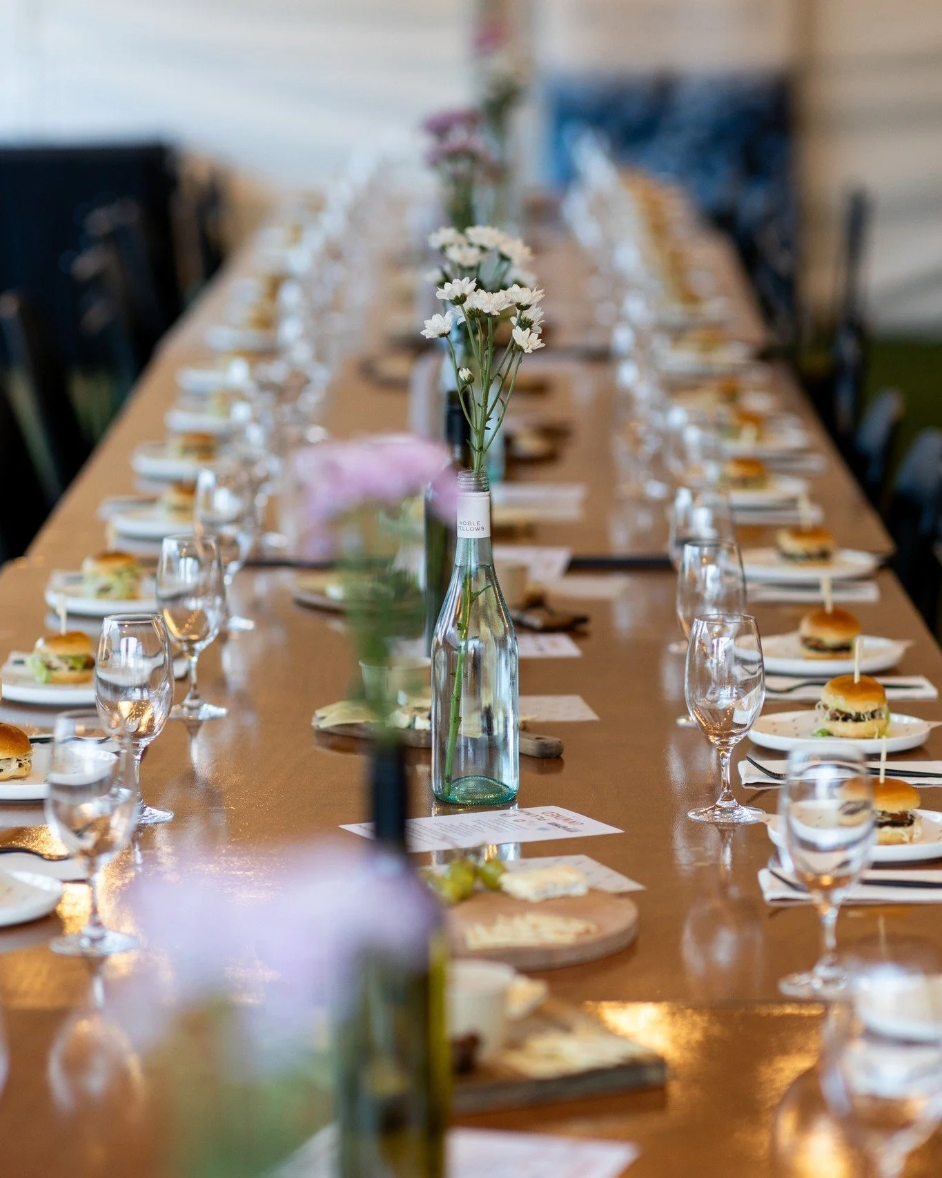 Bottomless Long Table tickets for UnWined Perth are selling fast - secure your seat for a 90-minute session of bottomless @geographewine and @phatbrewclub beers, paired with a delicious tapas grazing platter and a take-home Premium Plumm glass. Plus 