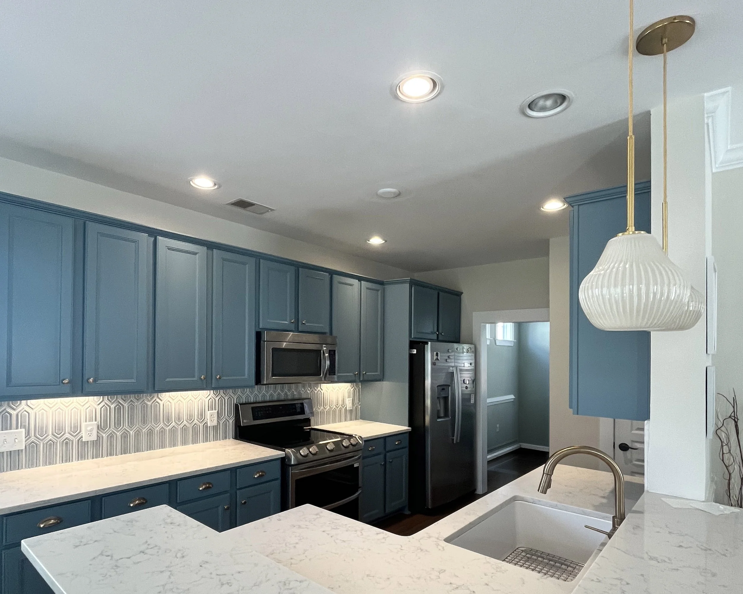 Cabinet refinishing with a factory-smooth sprayed finish in Charleston, SC