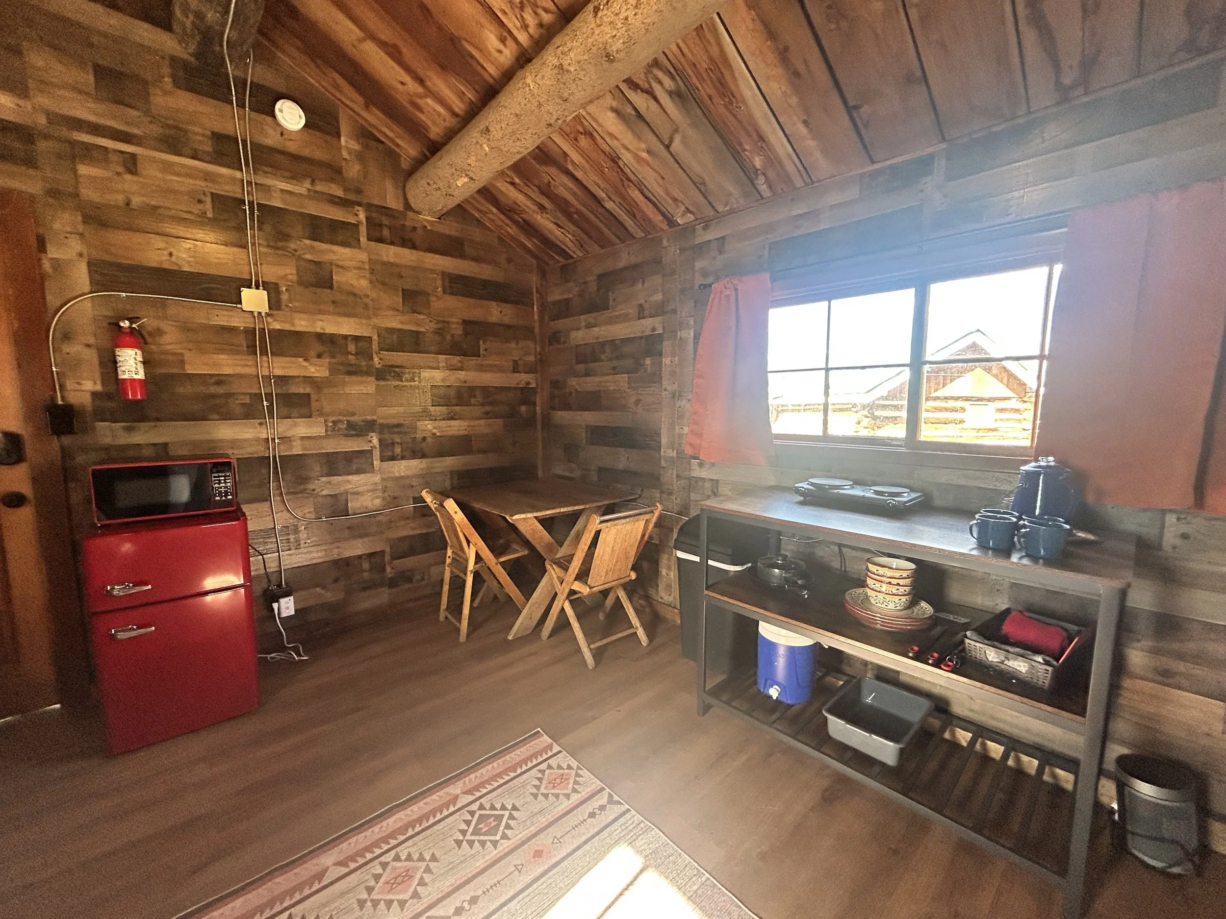 Cabin 10 - Dining Area