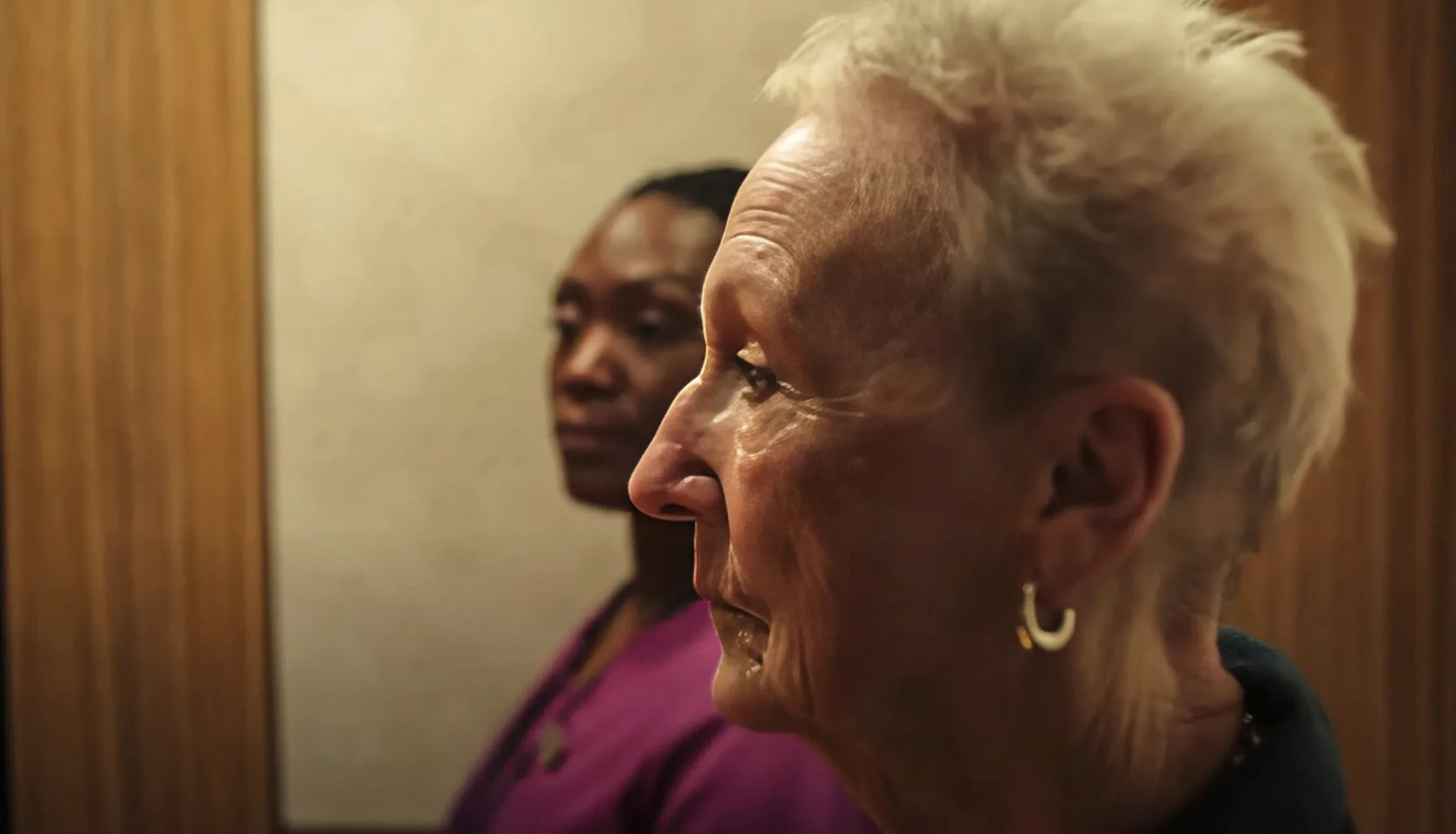 THE NEW YORKER | “Familiar Touch” Is an Exquisitely Fragmentary Portrait of Memory Loss