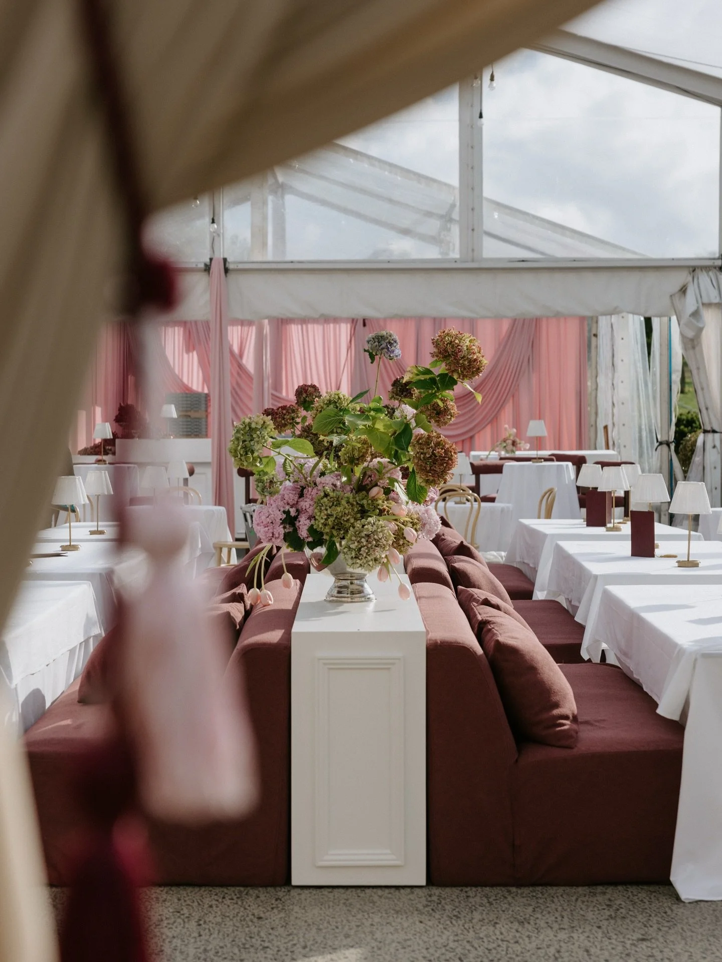 A taste of this beautiful set up by @loveatelierweddings at @monafarm_ last week 

Styling photography &amp; content by @madelineanne_creator 

Wedding planner &amp; stylist @loveatelierweddings 
Wedding photographer @mattgodkinweddings 
Videographer