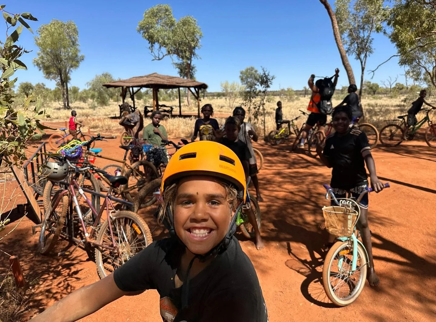 So much joy having a bike&hellip; [finish this sentence] Having a bike means for me&hellip;. 

#outbackcycling #joyride #community #mutitjulu #uluru BM x @outbackcycling for our school holiday program in Muṯitjulu in September