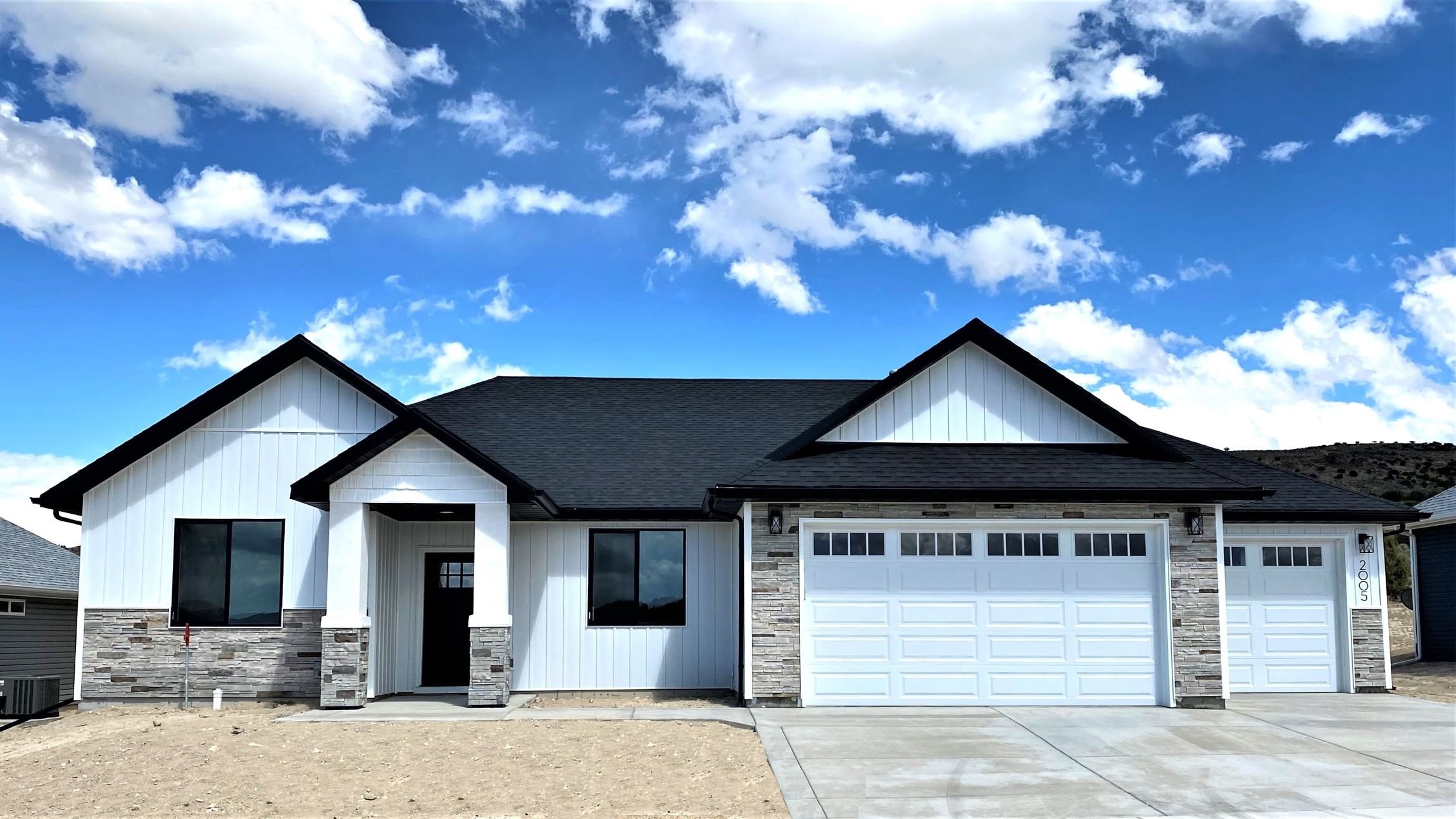 Front View Amargosa Model by Beck Built Home in Spring Creek Nevada.JPG