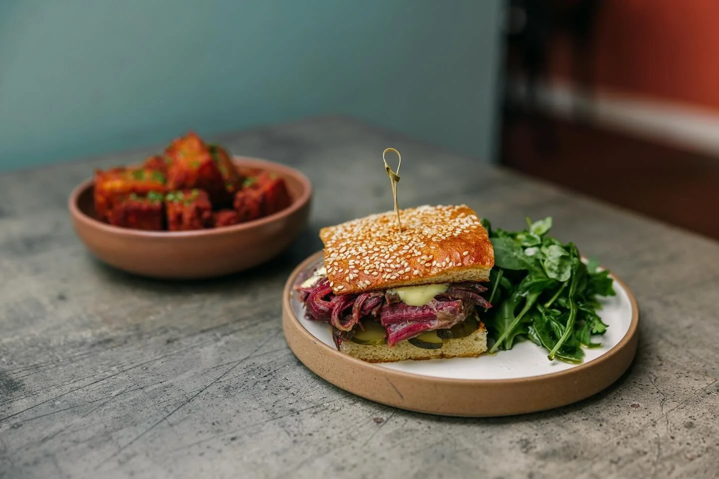 A much loved duo 🧡

Jersey salt beef sandwich &amp; side of crispy potatoes