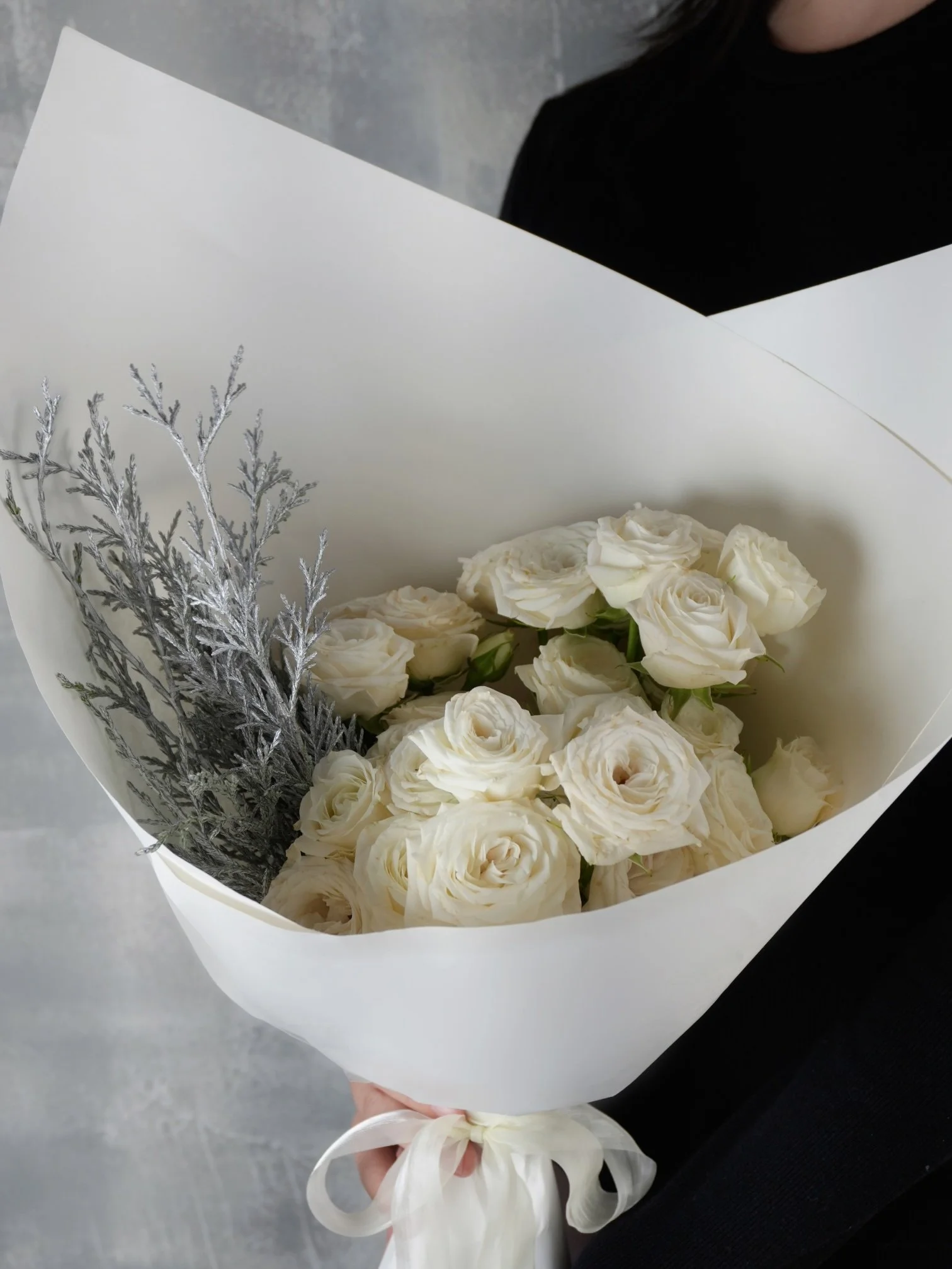 Elegant Winter White Rose Bouquet in Neutral Tones.jpeg