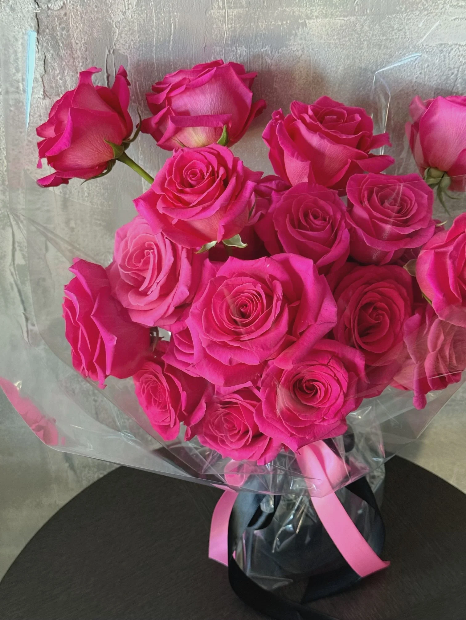 Luxury Pink Floyd roses bouquet front view.jpeg