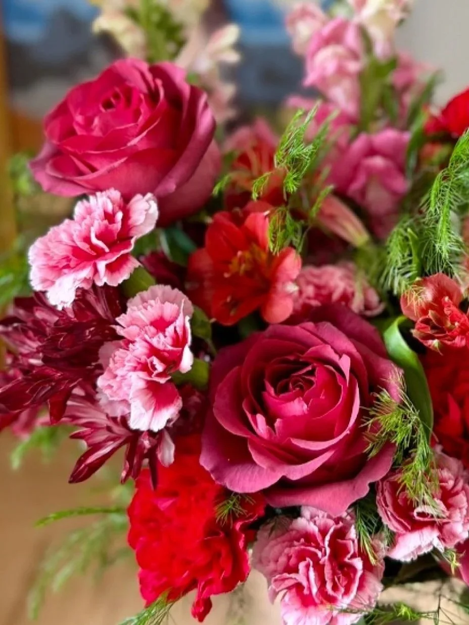 Red+and+Pink+Rose+Floral+Arrangement.jpg