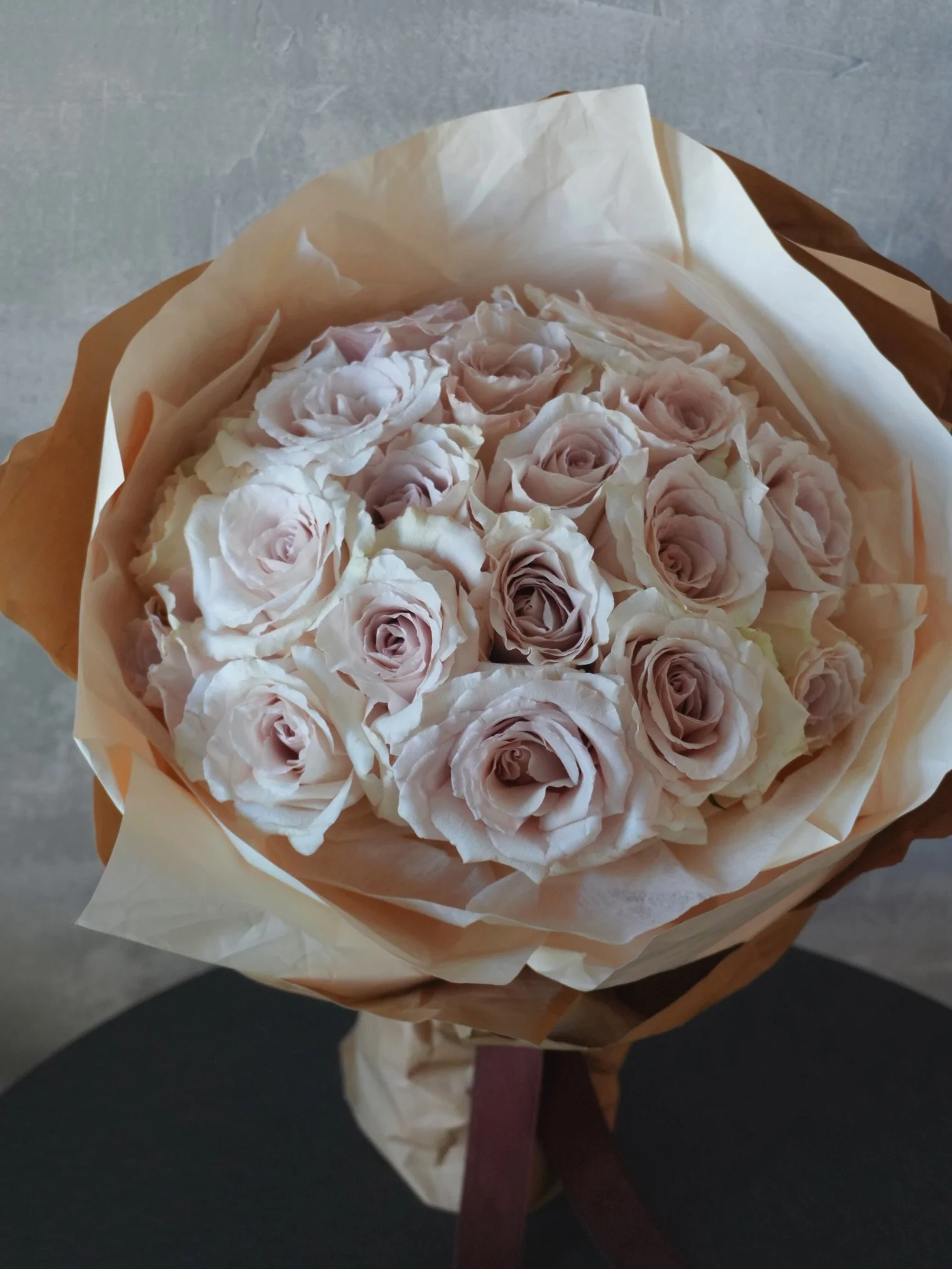 Quicksand rose bouquet round shape.jpeg