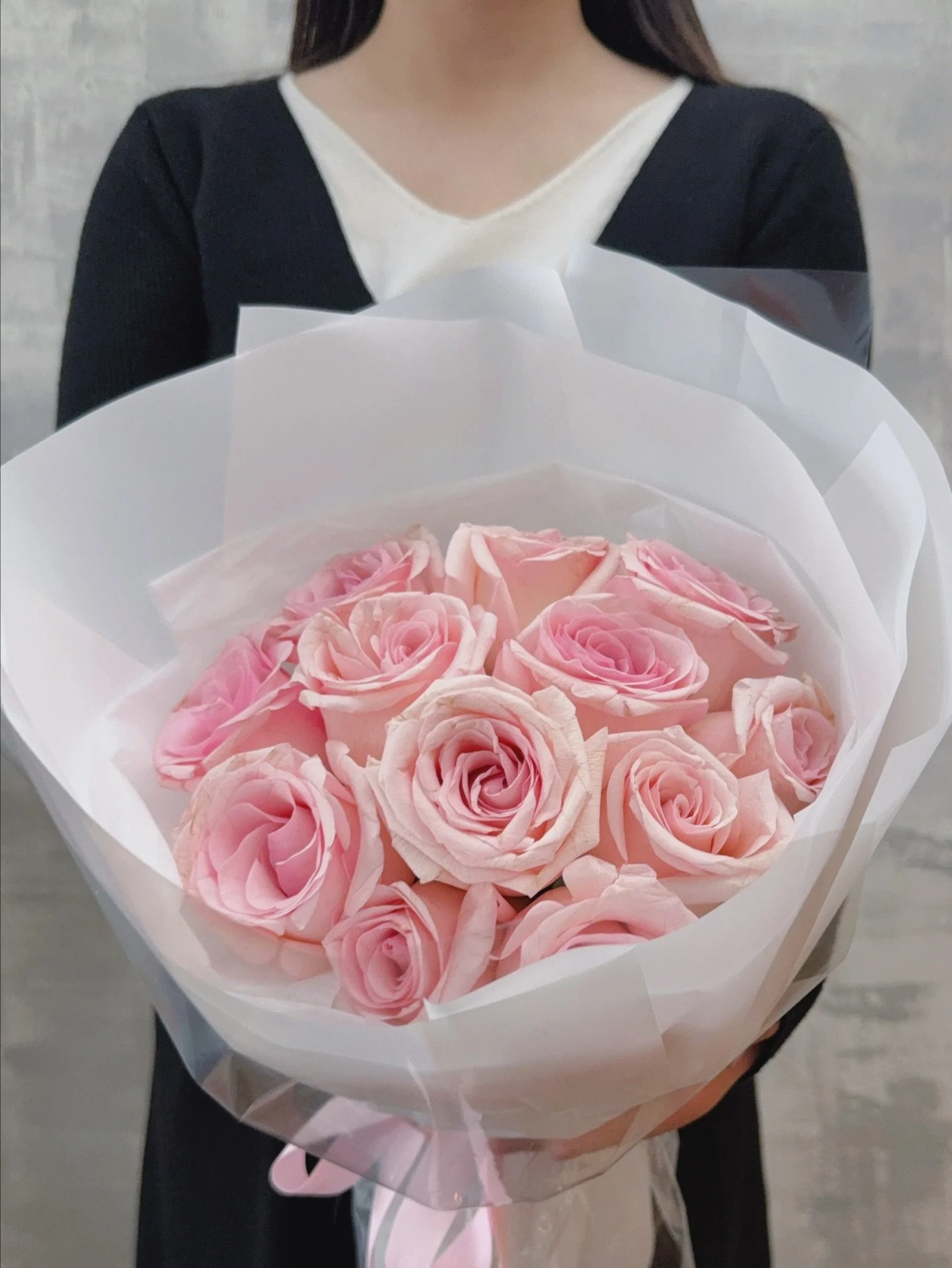 classic-rose-bouquet-pink-12-stems-detail-los-angeles.jpeg