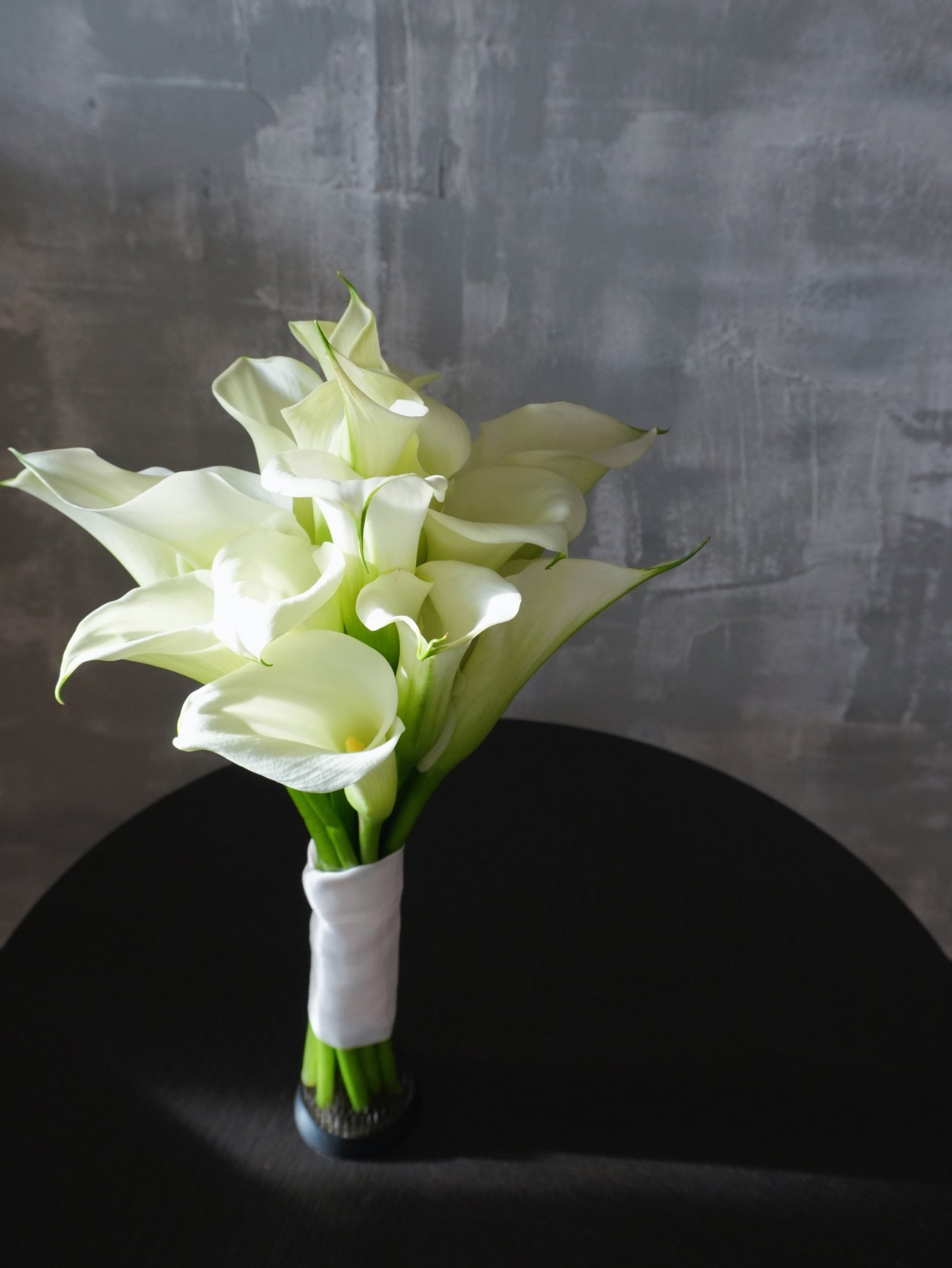 Minimal White Calla Lily Wedding Bouquet.jpeg