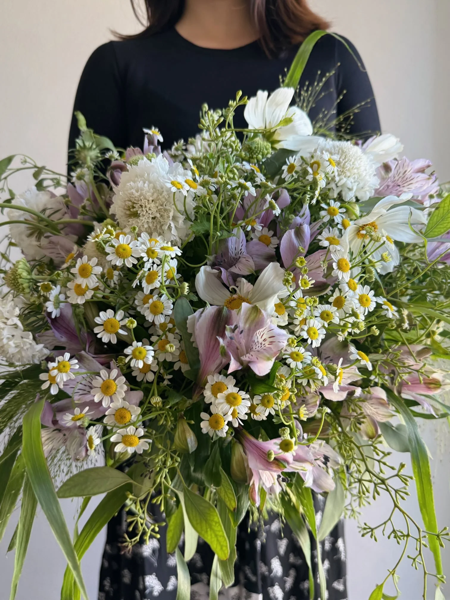 girl-and-the-flower-wild-field-bouquet-los-angeles.jpeg