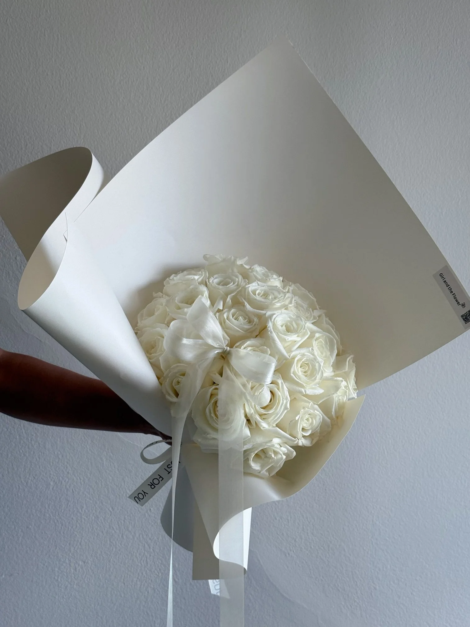 Modern White Rosesl Bouquet _ Los Angeles Florist.jpeg
