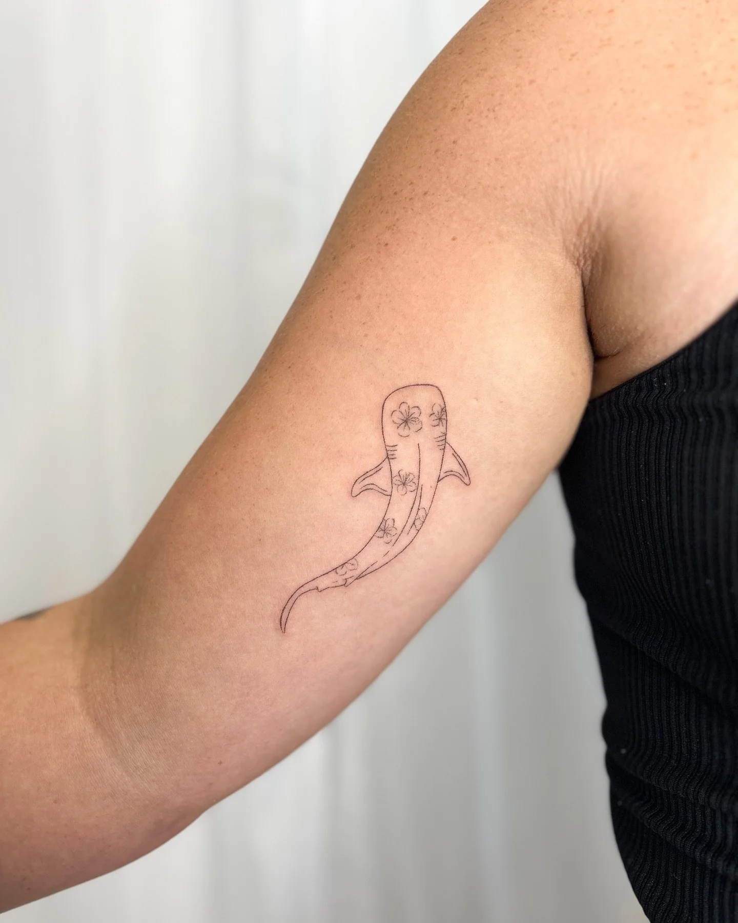 Folder name: &ldquo;I can&rsquo;t remember if I&rsquo;ve posted these already&rdquo; 

HANDPOKE || fantail, whale shark, sausage dog, manta ray, cat, cherub

#handpoke #tattoo #goldcoasttattoo #tattooartist #dotwork #finelinetattoo #tattoostyle #tatt