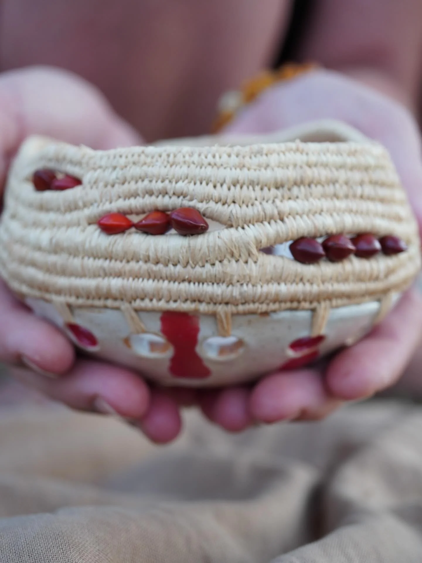 I had the pleasure of collaborating with Jess from @mothers_mess she asked me if she created  something I would weave onto it. 

It was such a pleasure. My initial idea didn&rsquo;t come together but in a second attempt I think it worked well. 
My vi