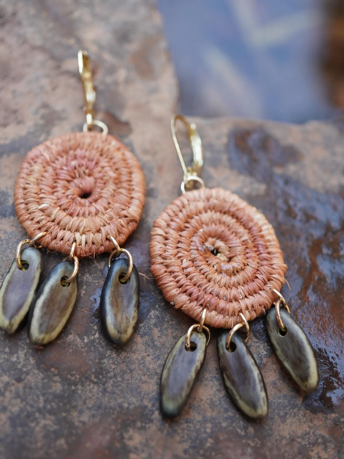 What do you think? 
I always forget to play with some gold in my earrings. 
Would you like to see more gold pieces?