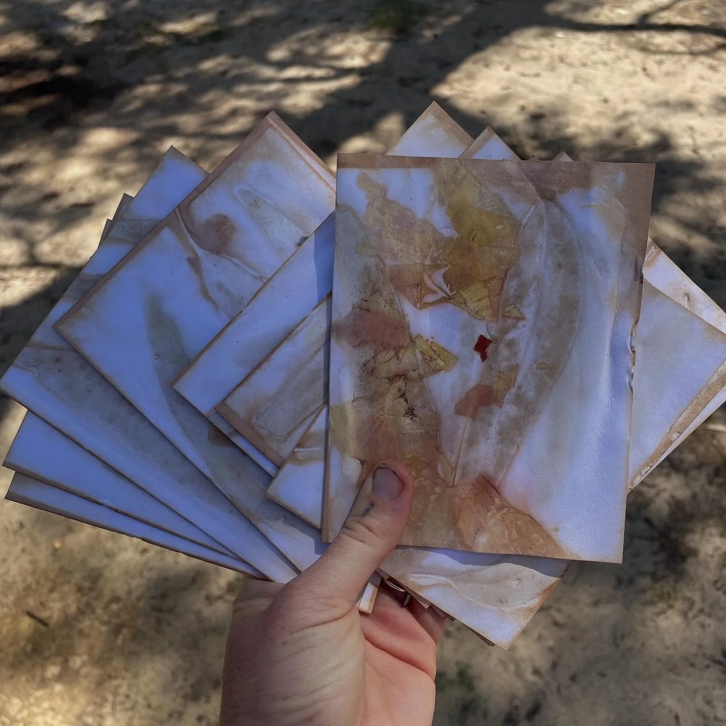 Made a few more leaf and onion printed cards to go out with the last of the woven pieces I have left ❤️ what&rsquo;s not sold in the next 24 hours will be heading off to the ever beautiful @pieceofmindwholefoods ✨ in North Haven NSW