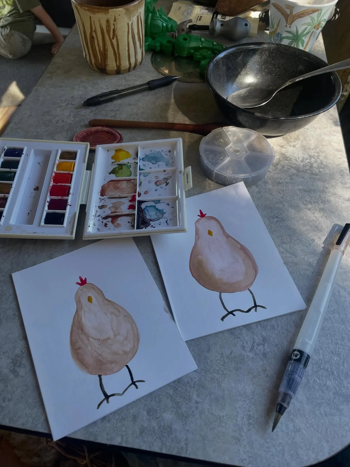 I ran out of my leaf printed cards today. It&rsquo;s been to windy to create more as I don&rsquo;t boil them in the van. I wasn&rsquo;t sure what I could gift with my pieces that are going to the post today. 
So I sat amongst the real life mess and p