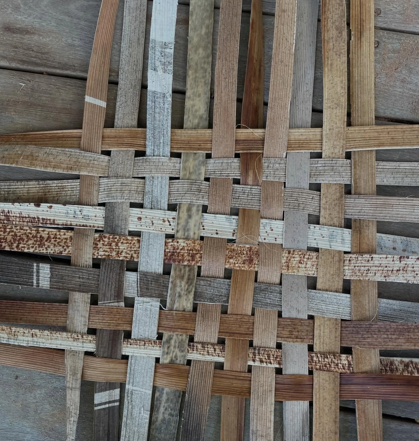 Is it just me or are those colours incredibly gorgeous. 
My son&rsquo;s new toy basket in the making ✨
Who needs plastic when you have plants