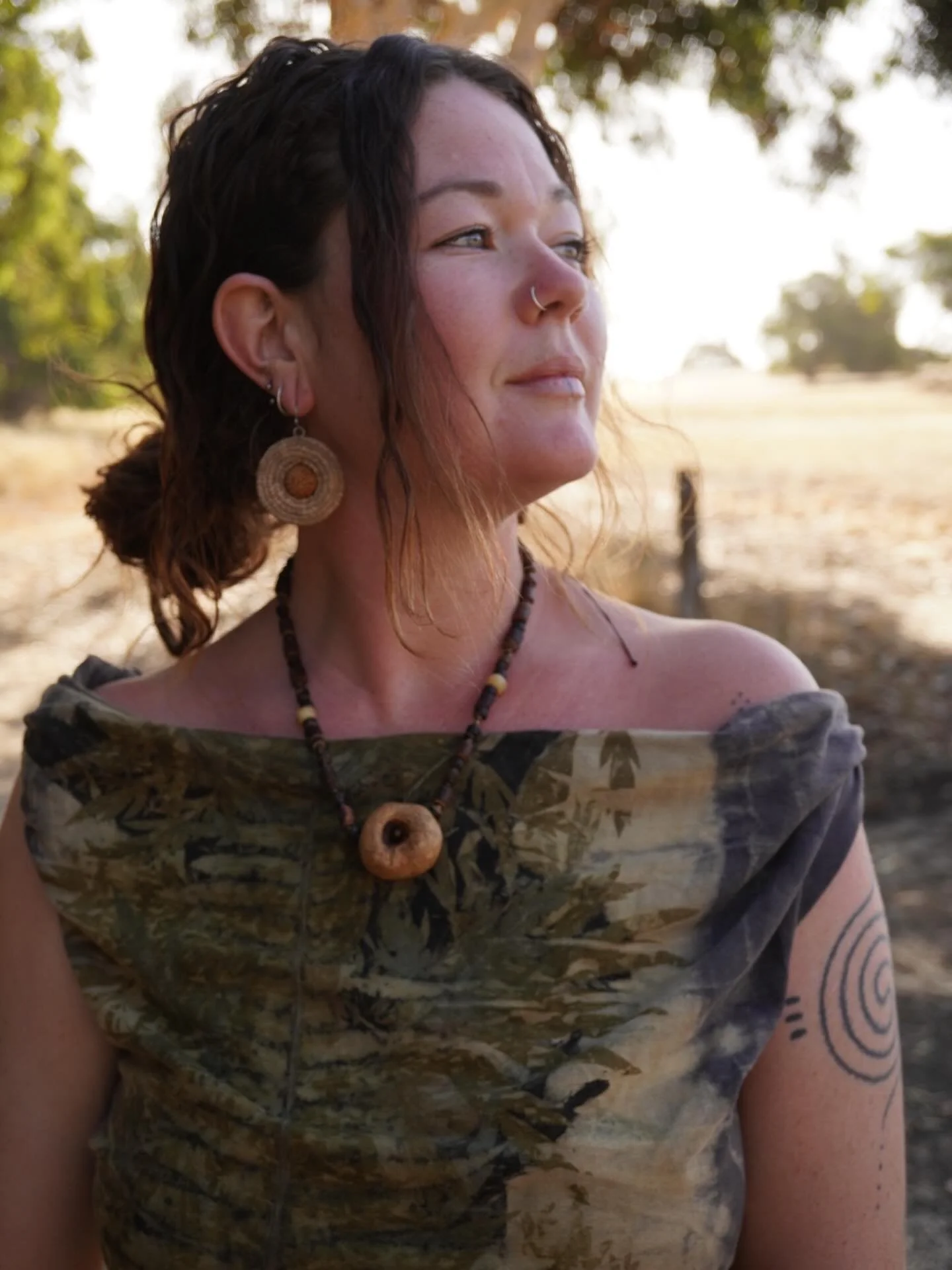 Desert quandong earrings with iron dyed raffia ❤️

Dress by @ciganka_artforms_from_nature