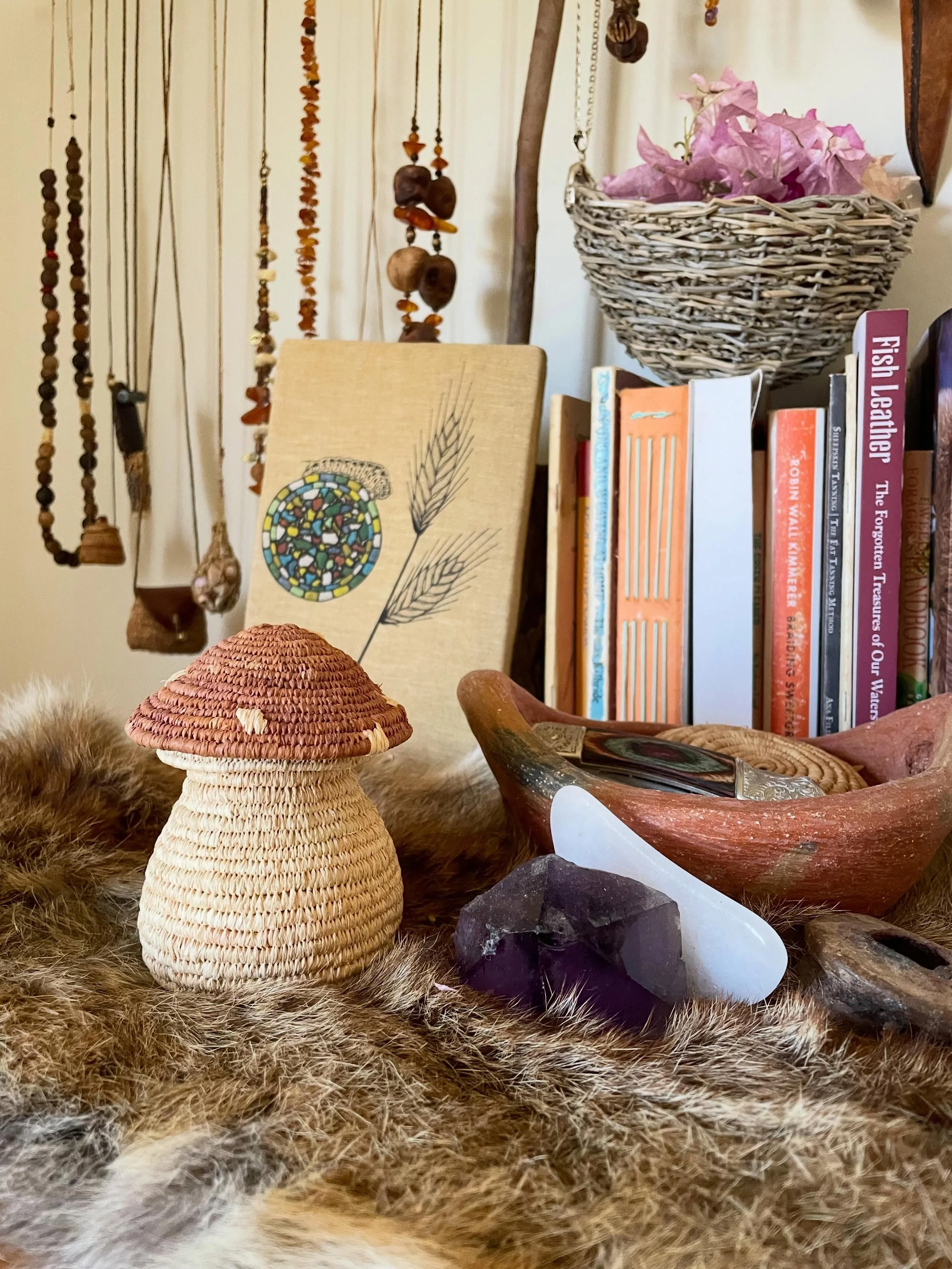 Bedroom things.
I hope to find time to start writing a course for this toadstool basket. 
I have so many ideas I want to put into motion but life has its own way of organising my timetable 🍄