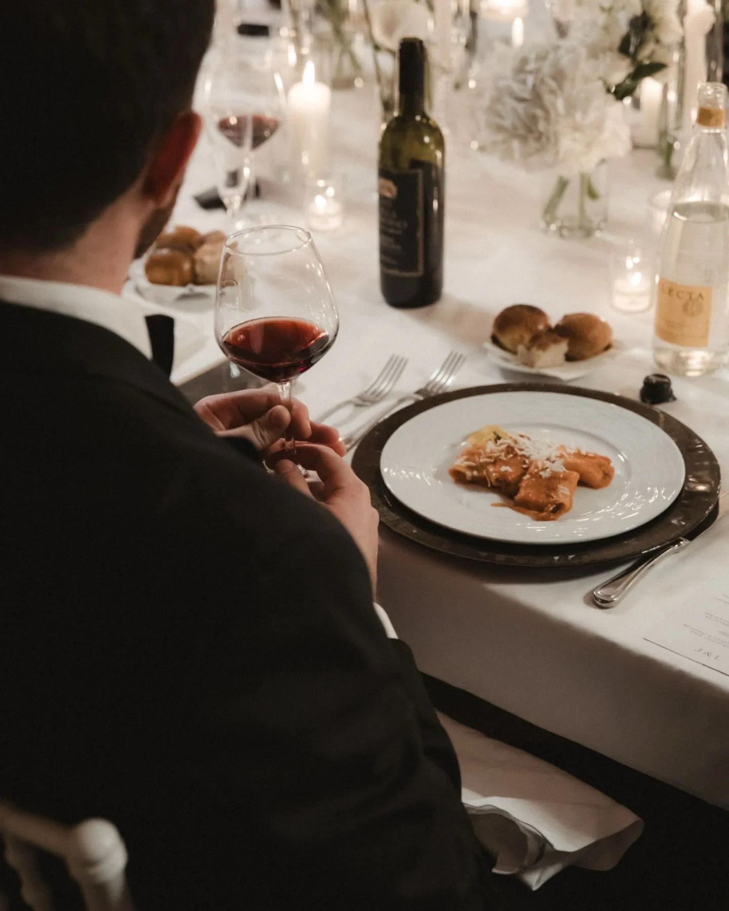 Candlelight, long tables,
and the kind of evening that feels almost unreal.

Somewhere in Tuscany,
last November &mdash;
when everything softened,
and the light did the storytelling.