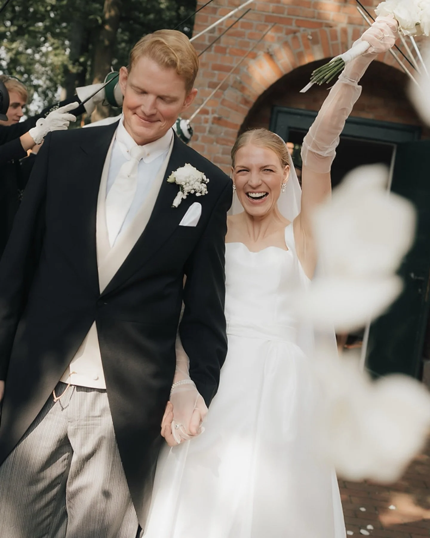 Traditional wedding in Hannover &mdash; a little bit of history, a little bit of summer, and everything in between.