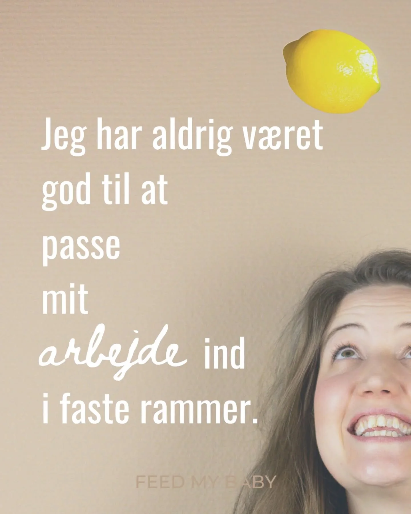 Jeg har aldrig arbejdet i et felt, der lod sig koge ned til &eacute;n titel.

Mit fag lever i sp&aelig;ndingsfeltet mellem viden, praksis og hverdagsliv.
I k&oslash;kkenet. 
I institutioner. 
I samtalerne med for&aelig;ldre.

Og hey - jeg tager freel