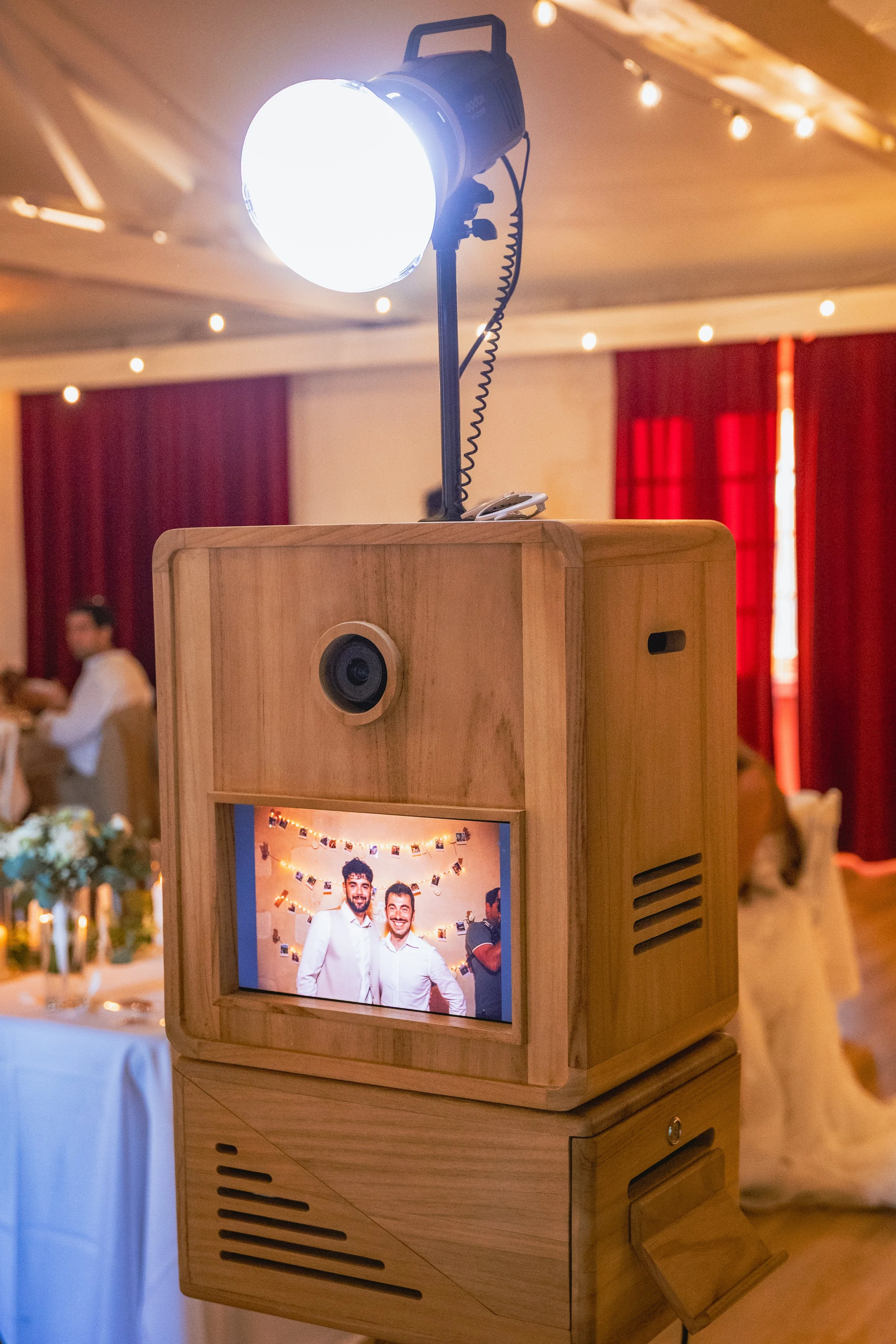 Borne autonome premium en bois