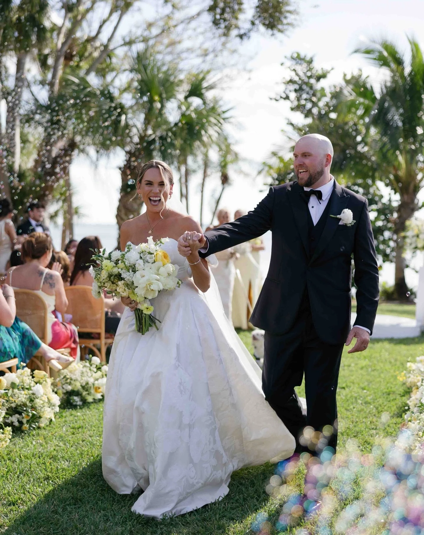 Reminiscing on this wedding day filled with sun, laughter and light 🍊✨🦪 a mix of film + digital 🤍

Second shot for @ariannajphotography

#floridaweddingphotographer 
#southfloridaweddingphotographer
#sarasotaweddingphotographer
#annamariaislandwed
