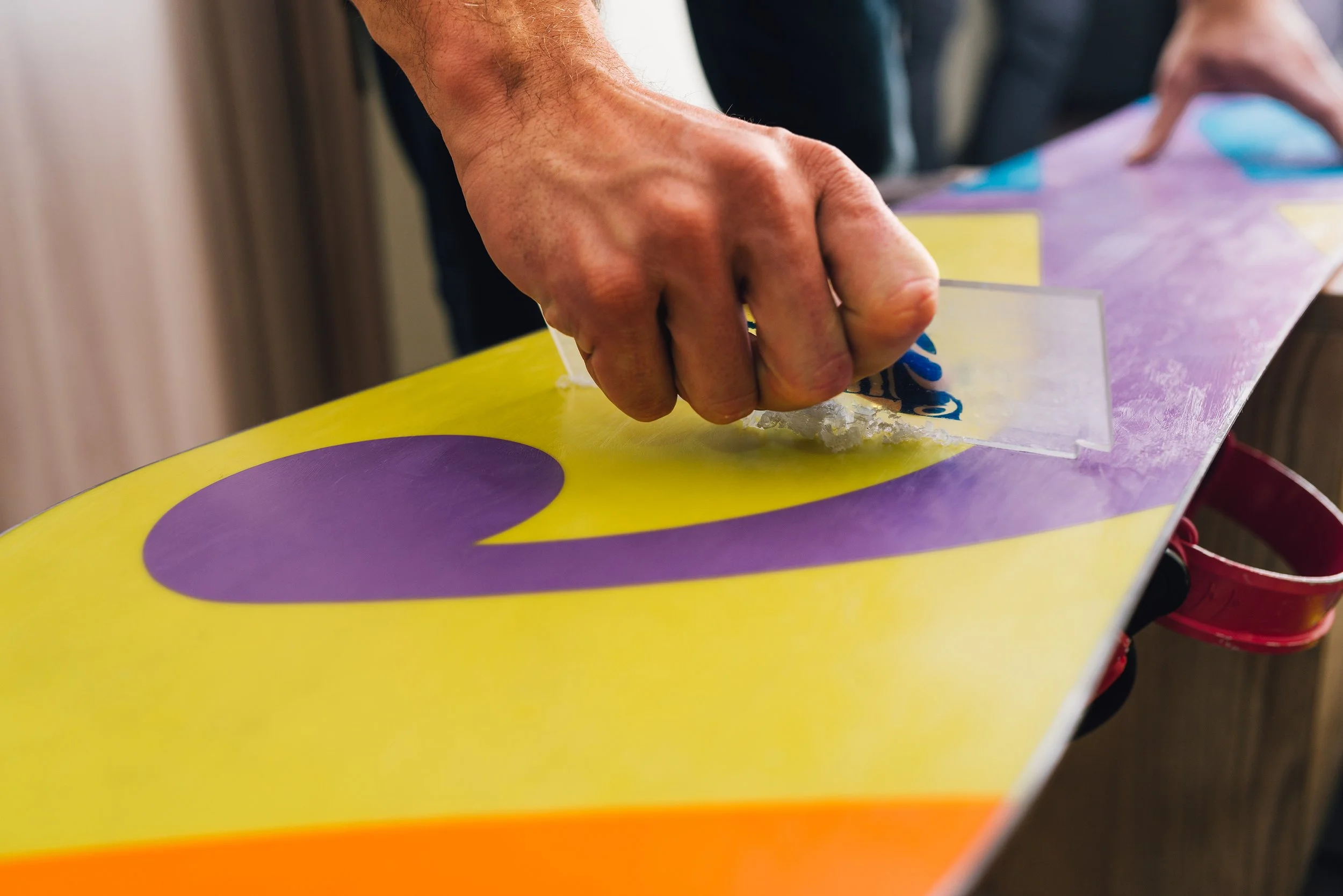 The Benefits of Riding Custom Surfboards vs. Mass-Produced Boards