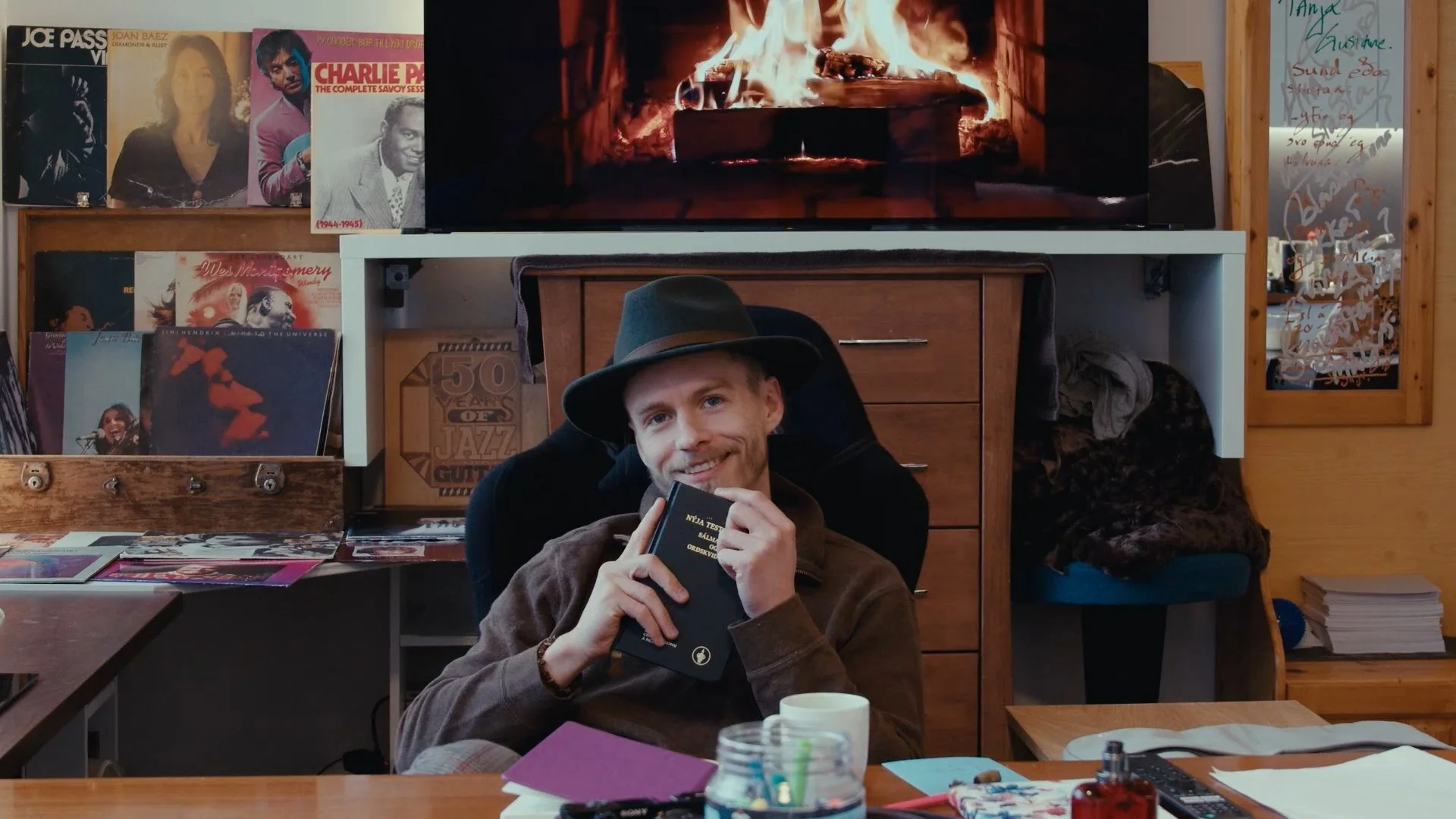 KARL_jol_still3.jpg