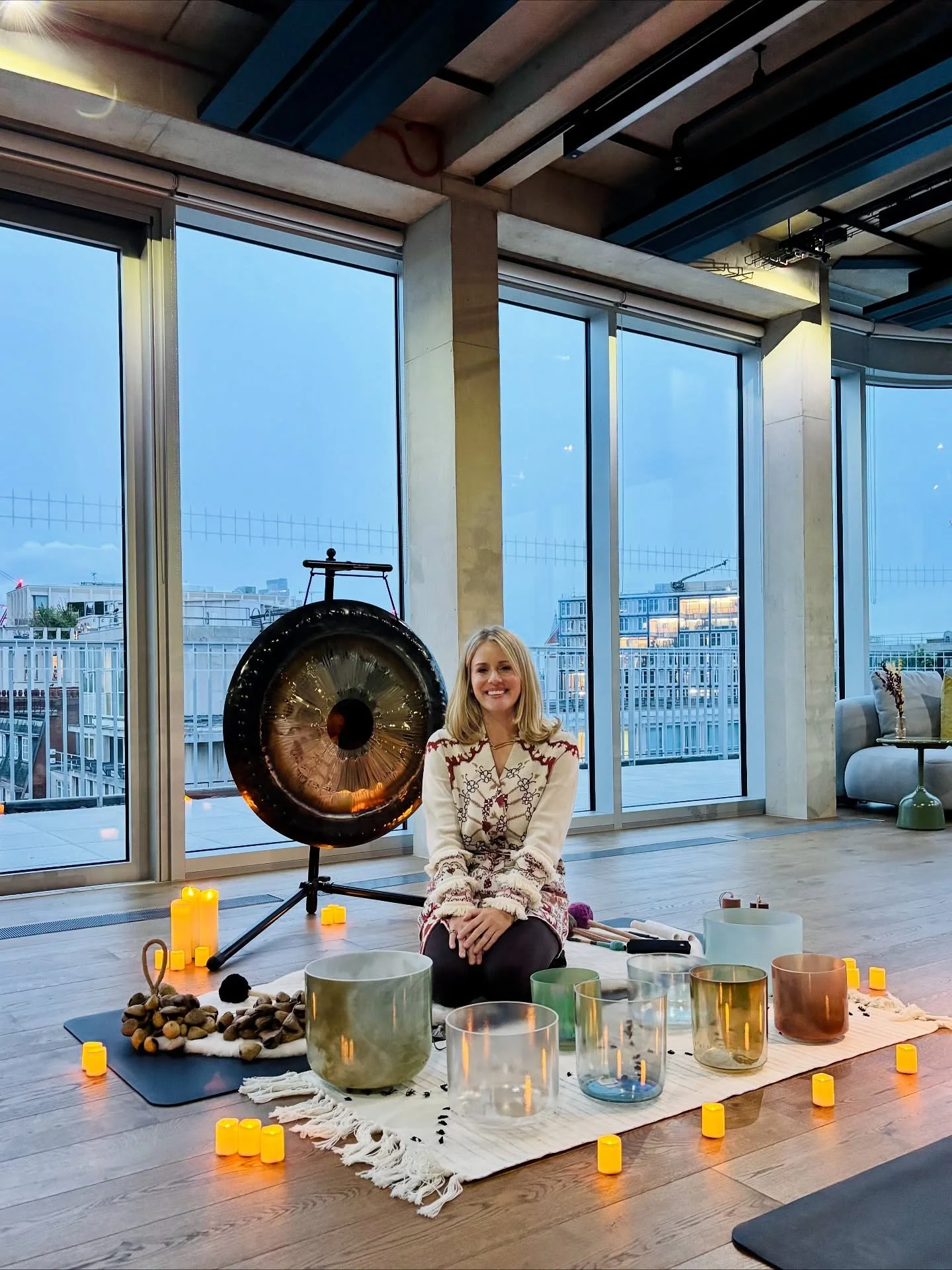 If you haven’t been to the gorgeous @spacehouselondon, you need to check it out!
Wonderful to offer a sound meditation experience in the cool new clubhouse that offers a peaceful ambience and epic London city views of Covent Garden! Thanks so m