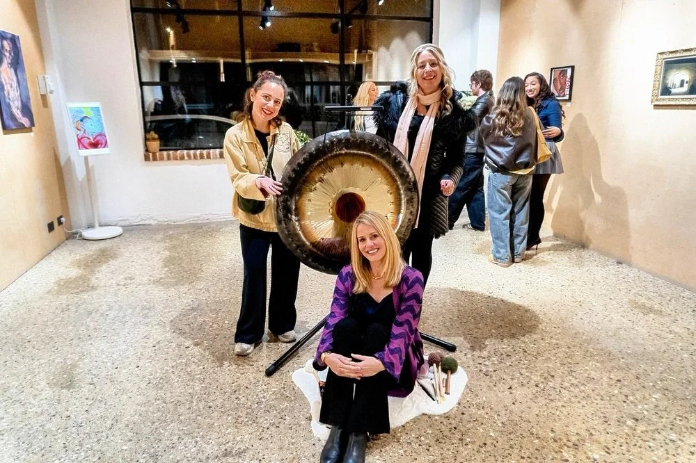 The gong @arrivalgallery ✨Sound waves took over the gallery, shaping the space uniquely in every corner. Massive thanks to everyone who experienced it with us at the opening!

#gong #gongbath #gongmeditation #soundart #london