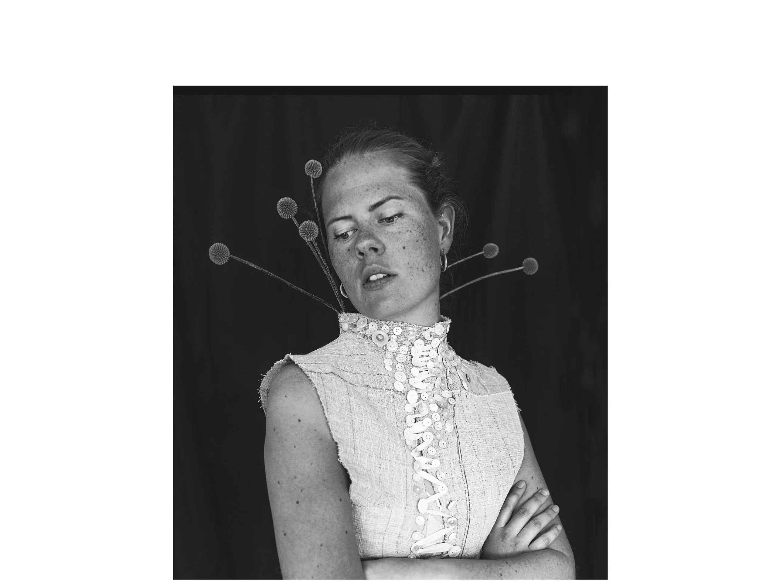 Porträtt JOHANNA av Linnea Sundemo. Plagg av Studio Transparent..