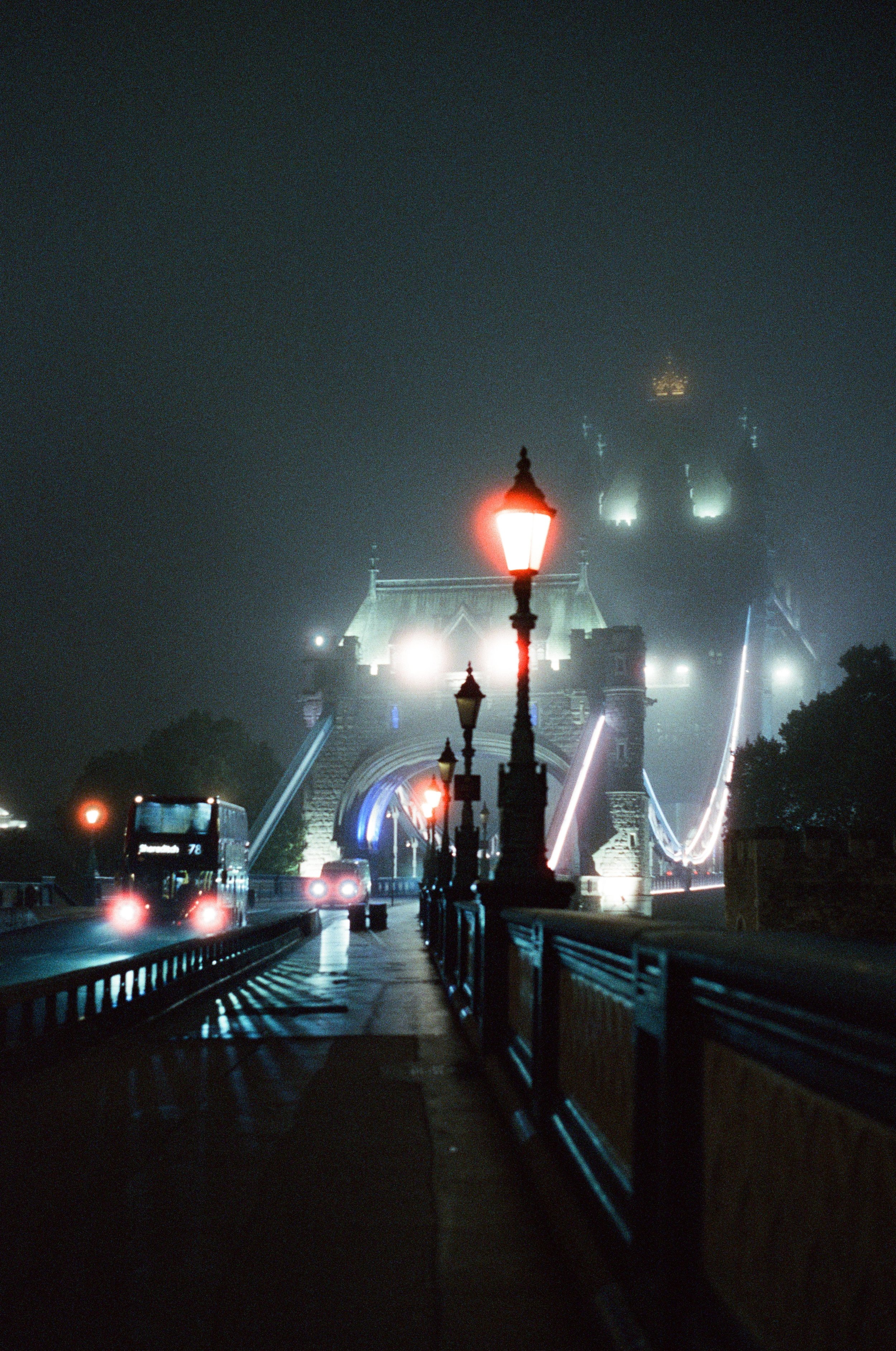 Bus_Tower_Bridge_in_Fog.jpg